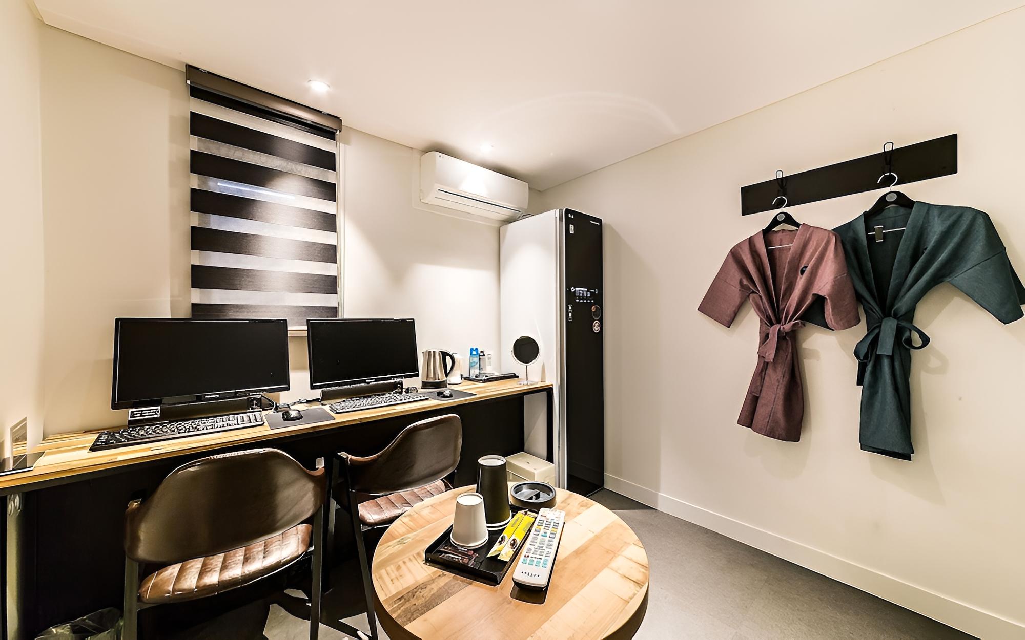 Room (Luxury A (2PC RTX3060 gaming chair 32)