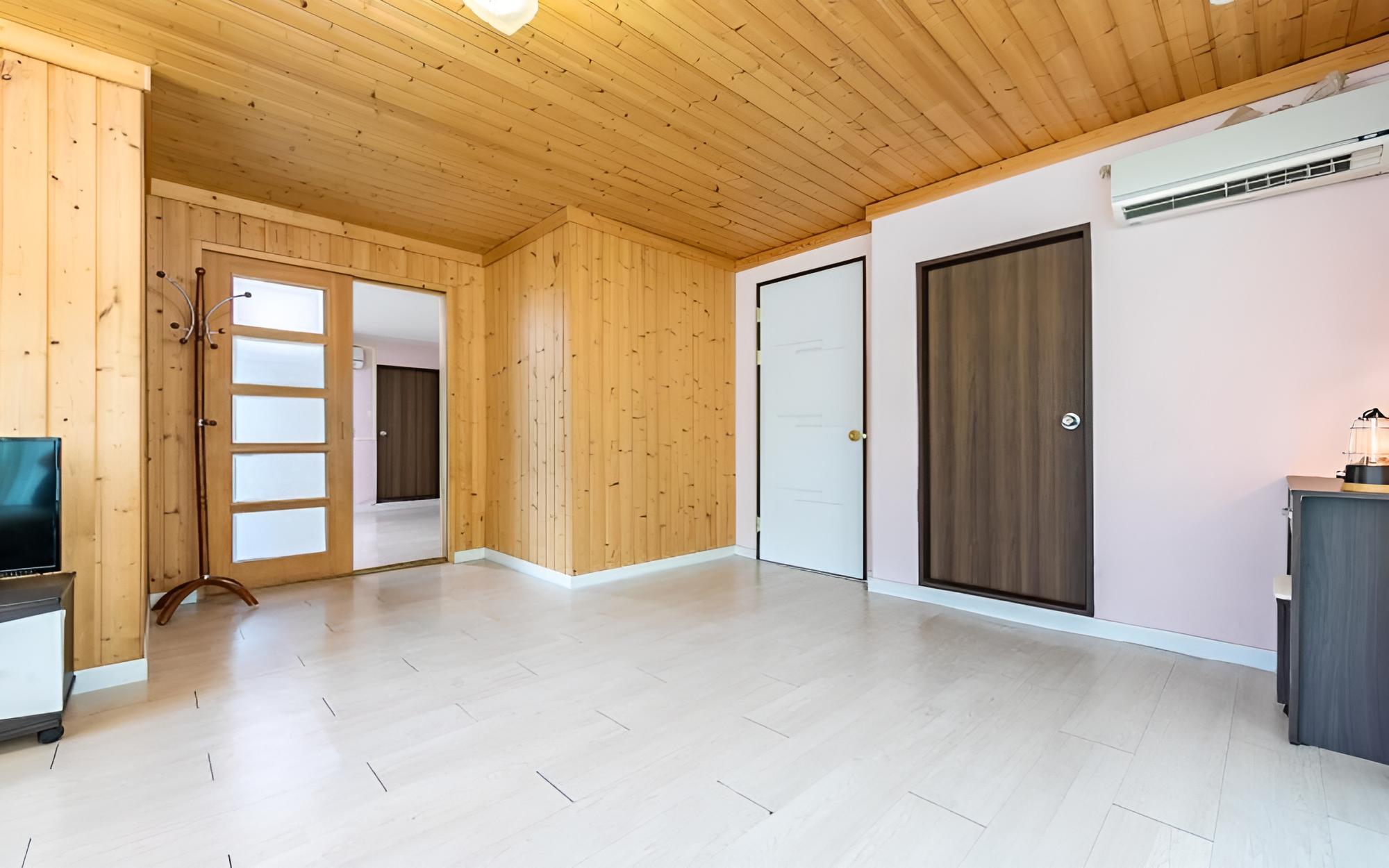 Room (30 pyeong two room-101 (individual ba)