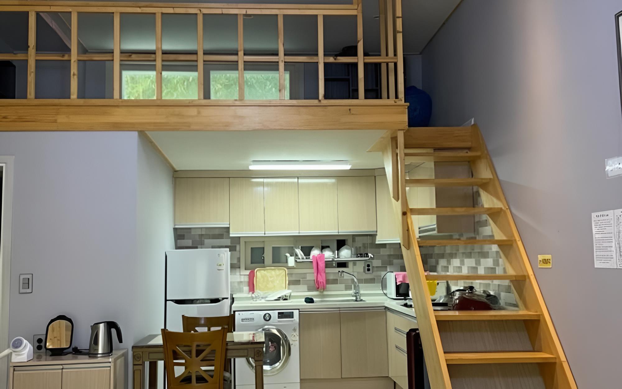 Room (1F Room 2 (Duplex))