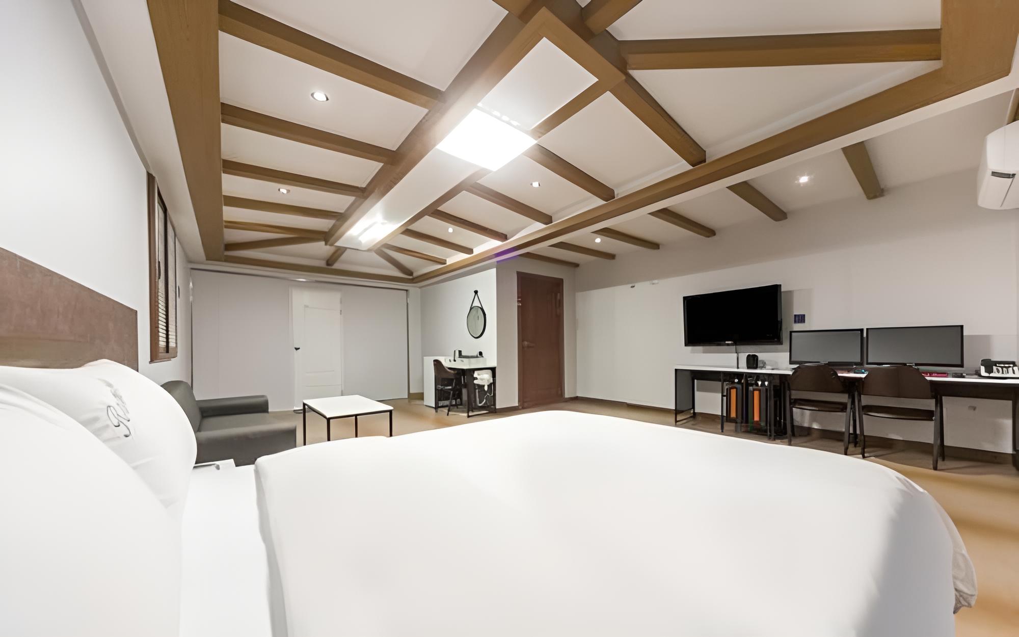 Room (Family room (one bed + Korean-style r)