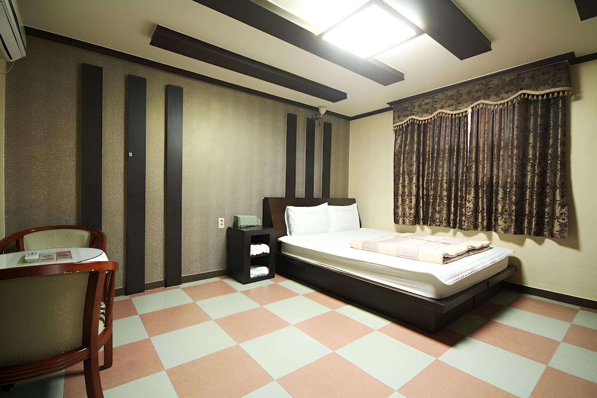 Room (Standard Room)