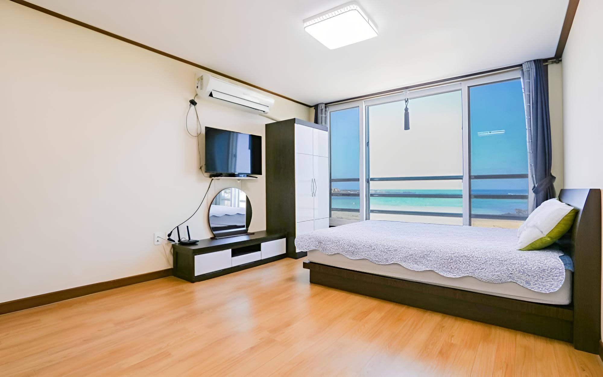 Room (Room 203 Couple (Unshared House))