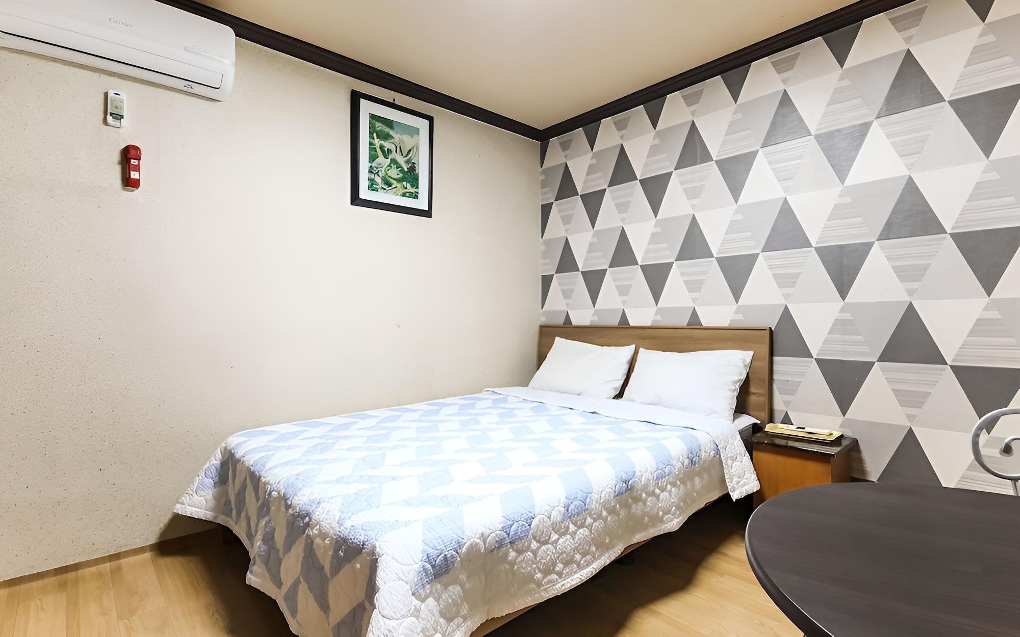 Room (General room a) - Photo 11