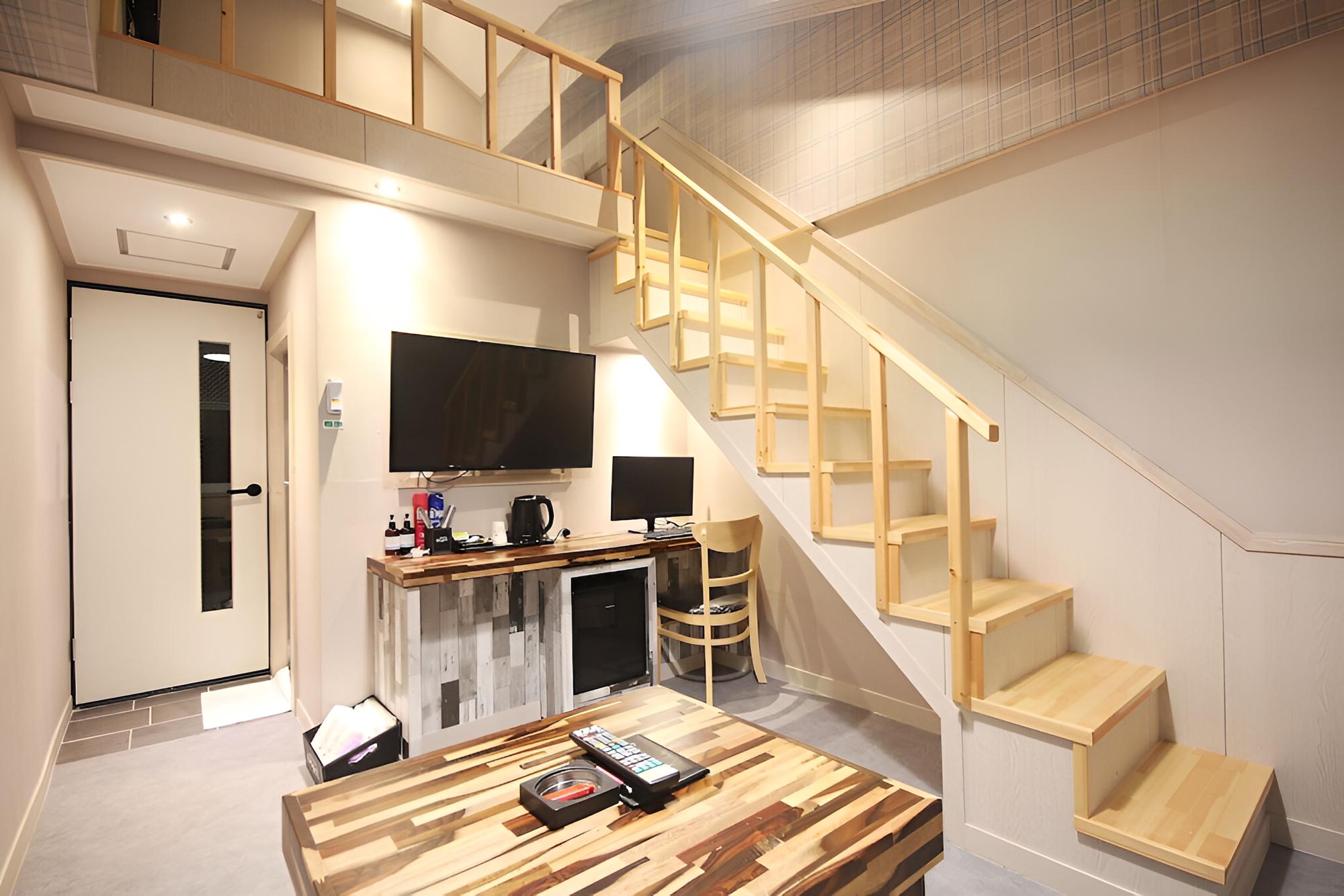 Room (Suite (OTT))