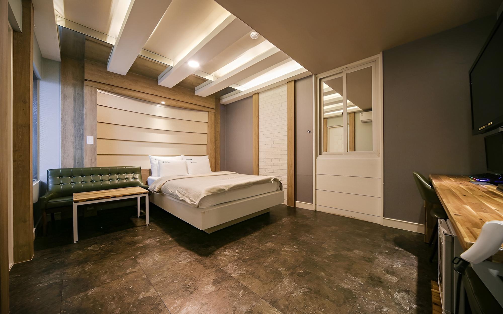 Room (Deluxe (PC/Bathtub)) - Photo 8