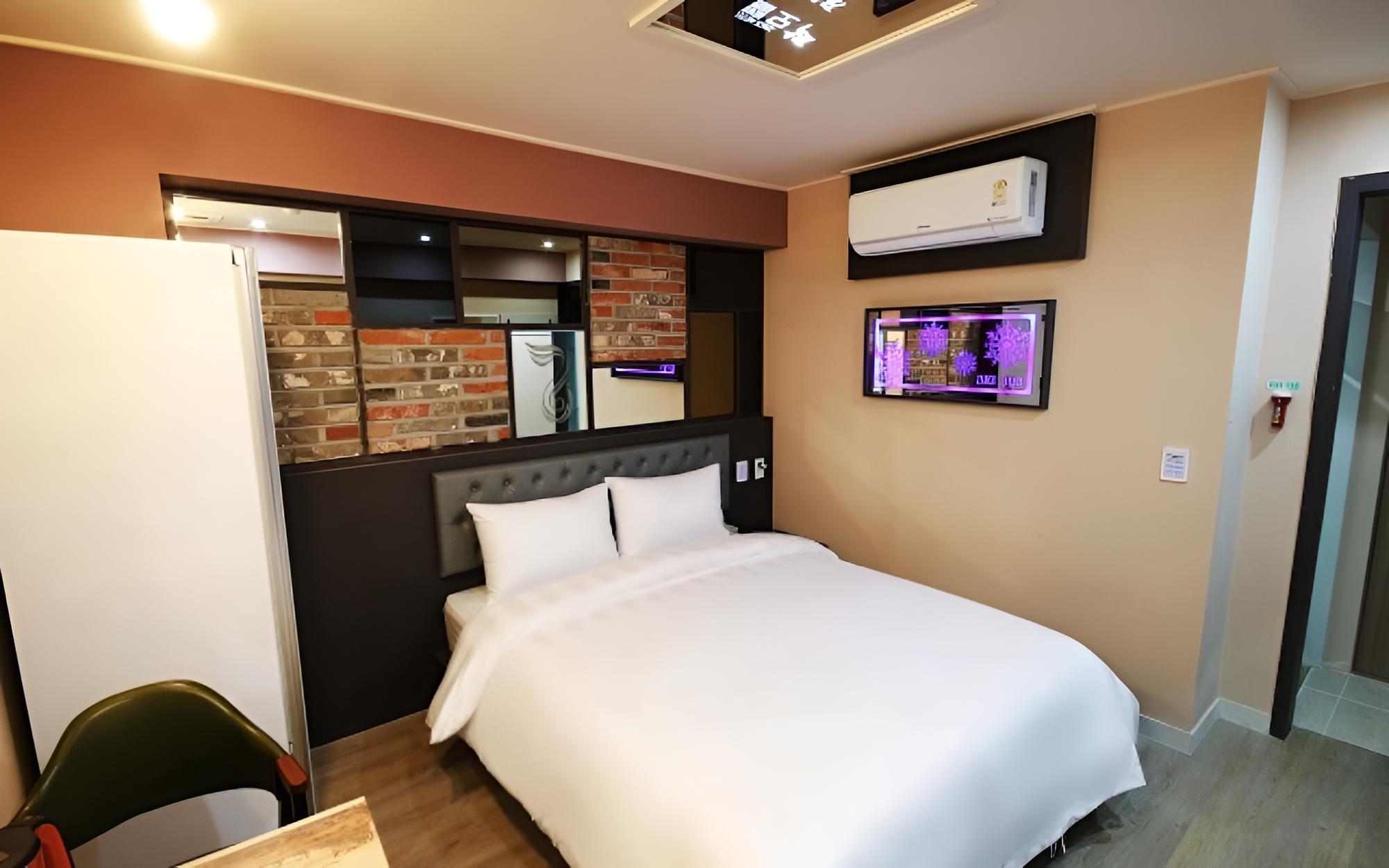 Room (Premium) - Photo 2