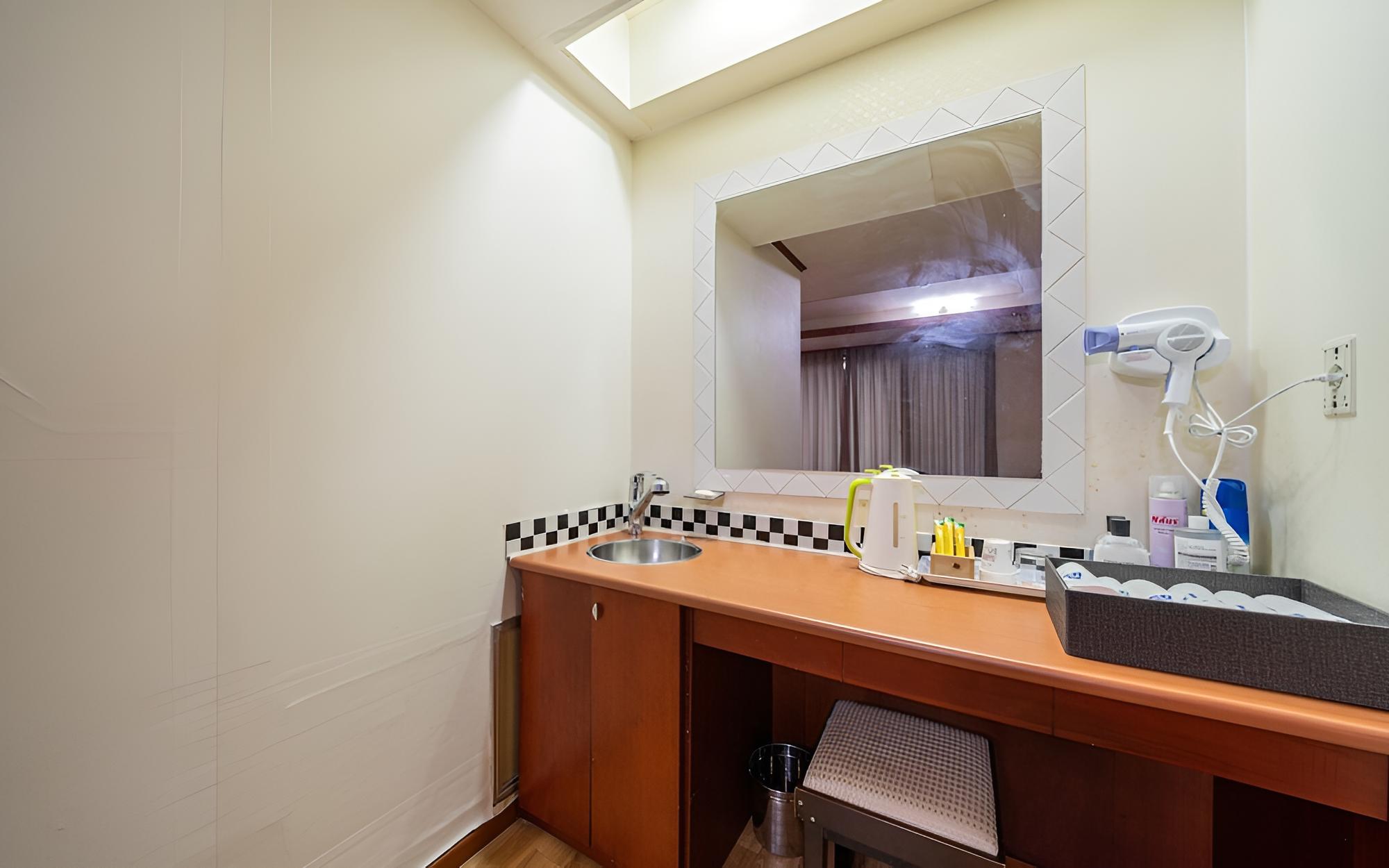 Room (Family Room) - Photo 5
