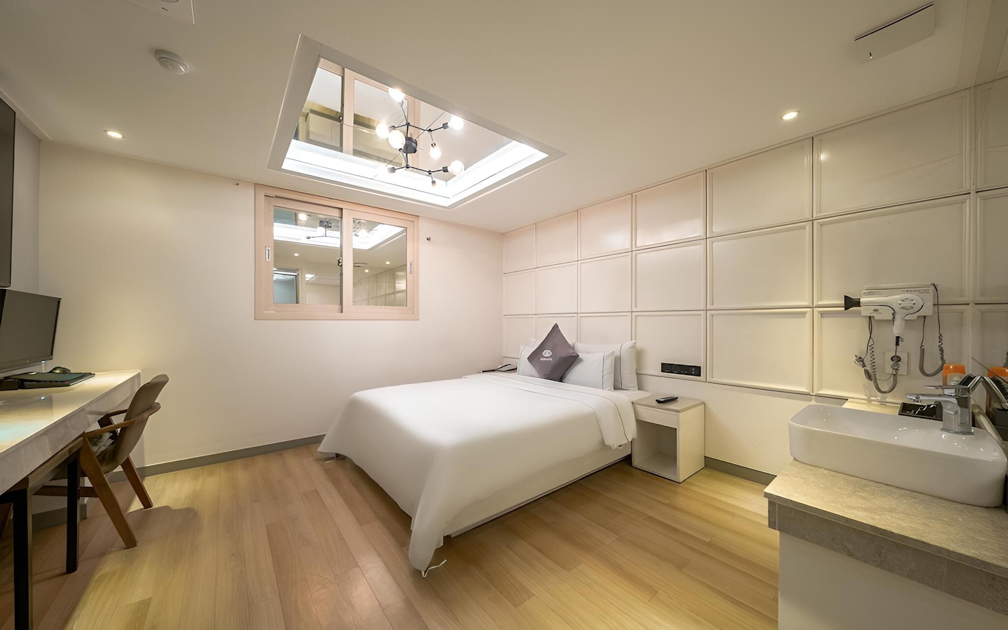 Room (Deluxe (Styler NETFLIXE Air Purifier )