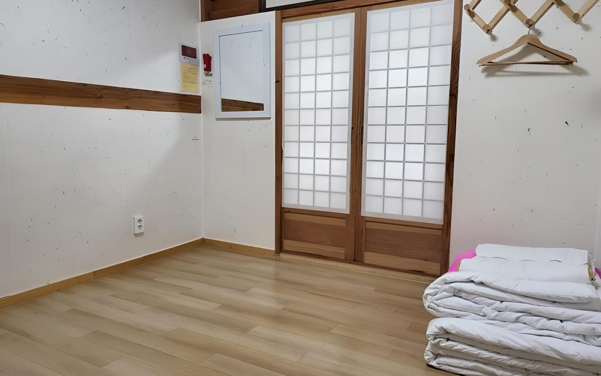 Room (Toenmaru 1)