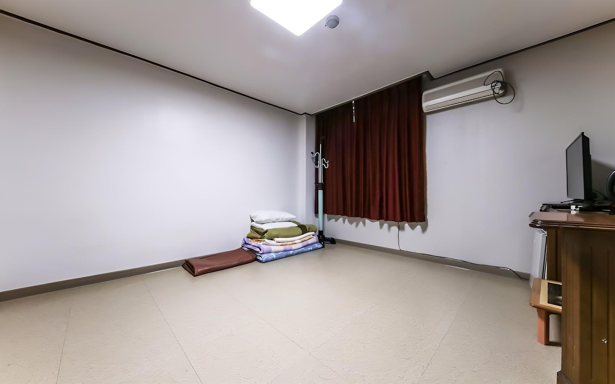 Room (Ondol room)