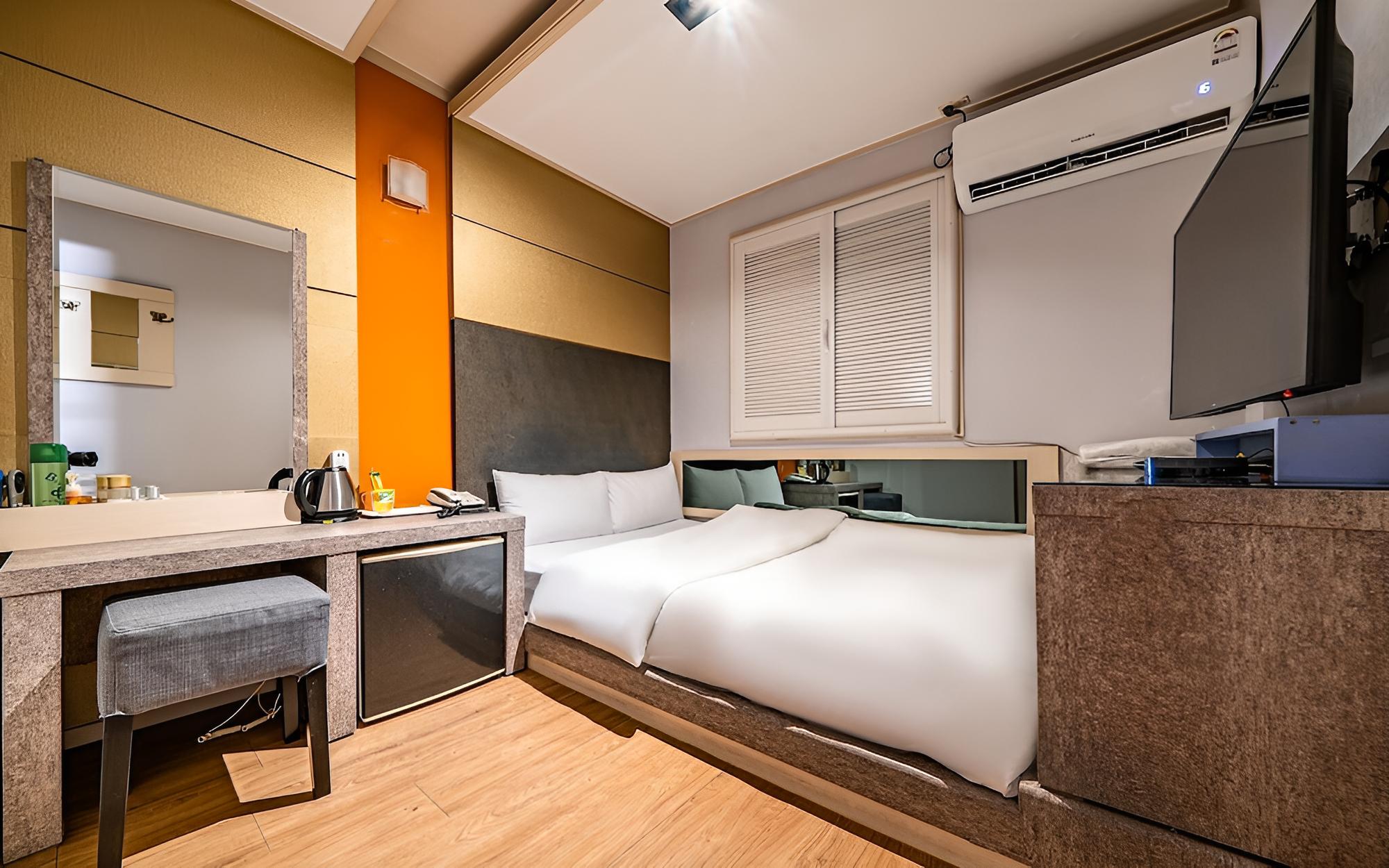 Room (Walking special price (no parking no )