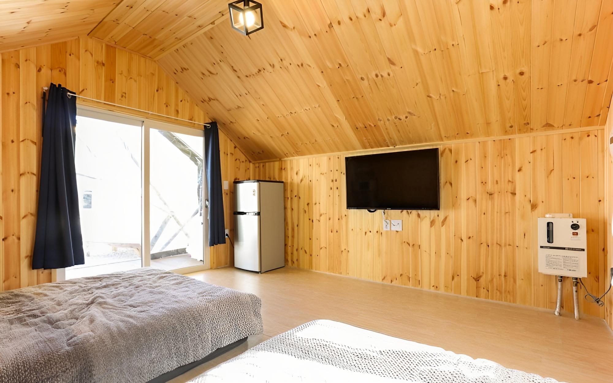 Room (Starlight Room 3)