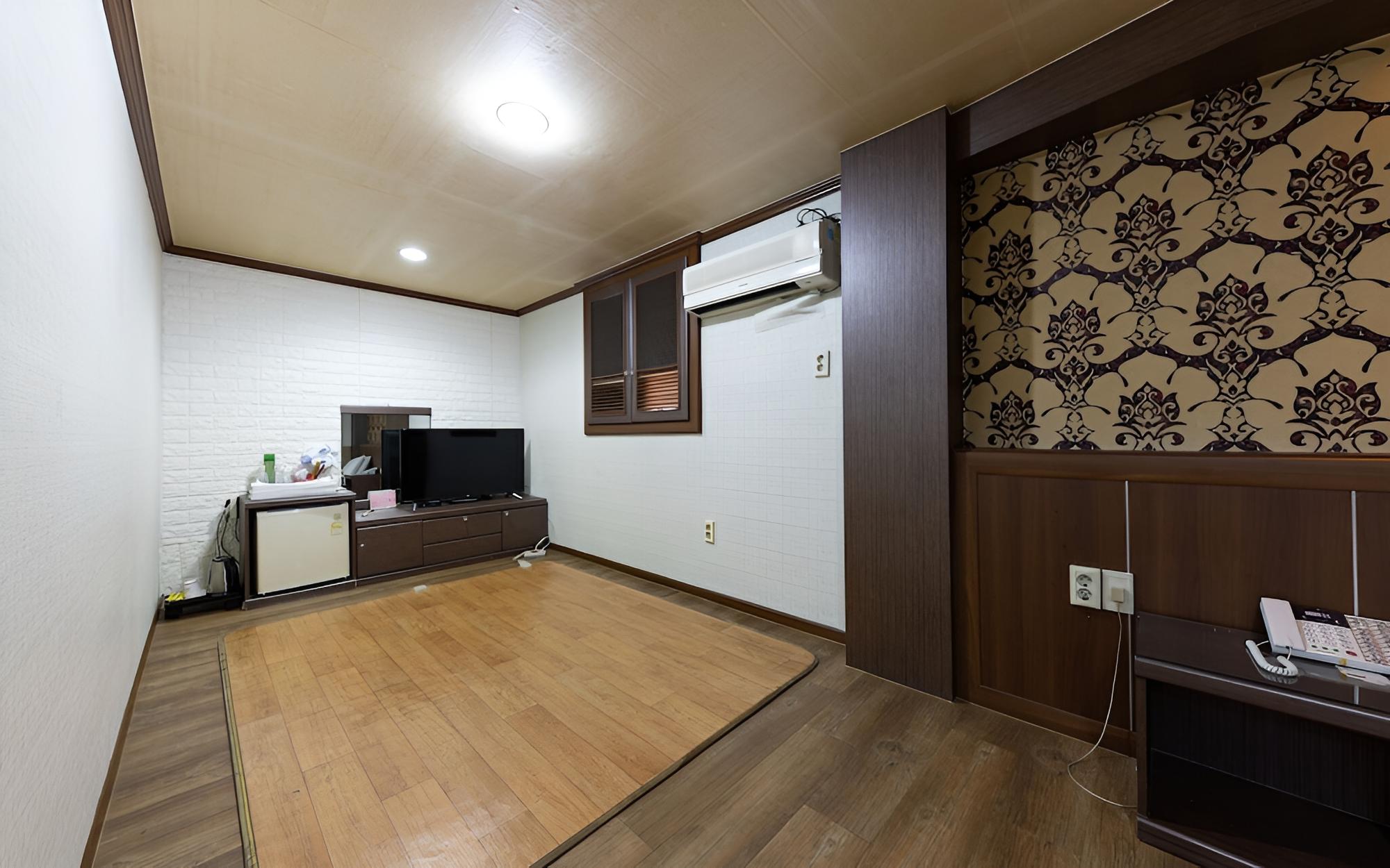 Room (Special Room)