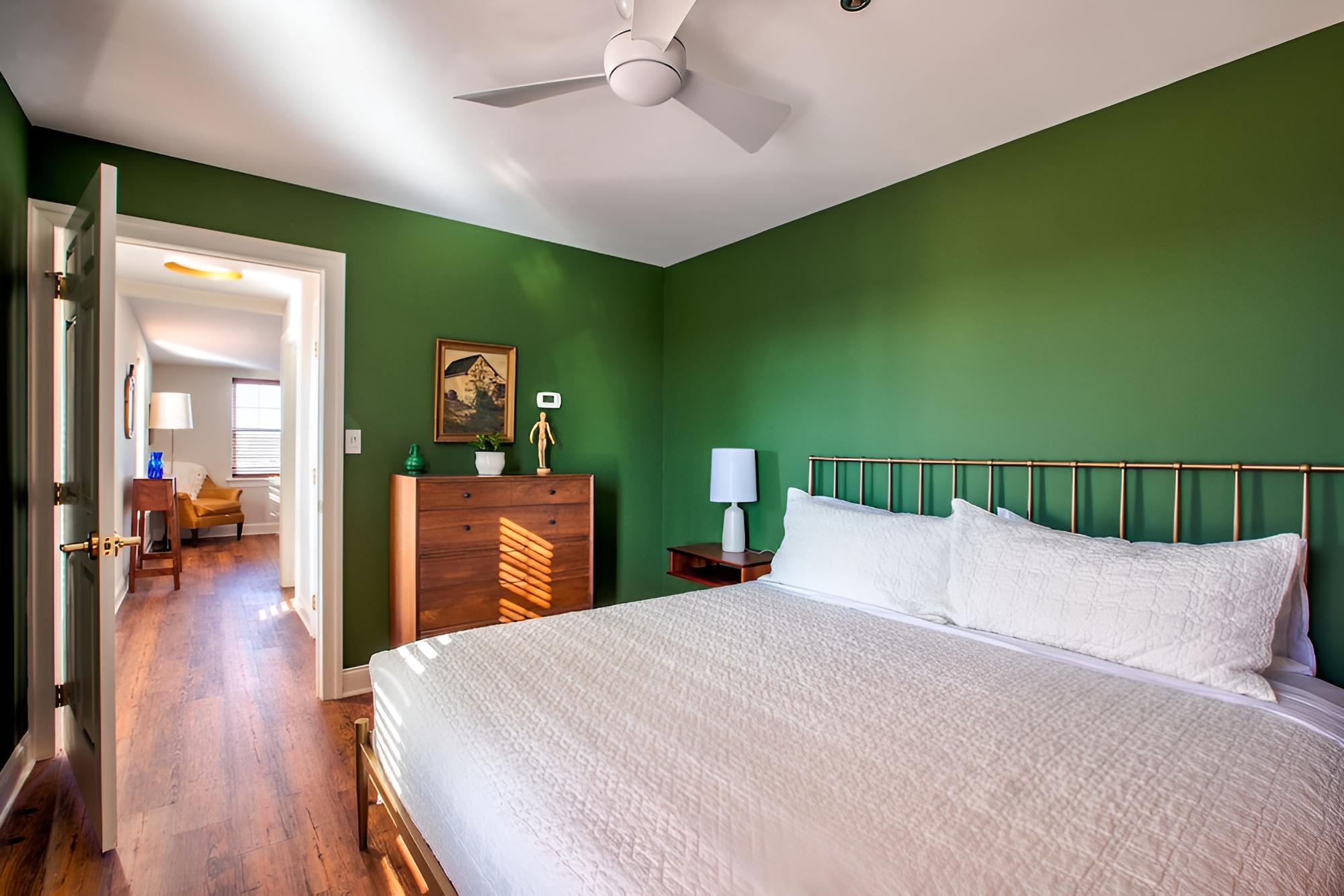 Lloyd Watts Suite photo 3