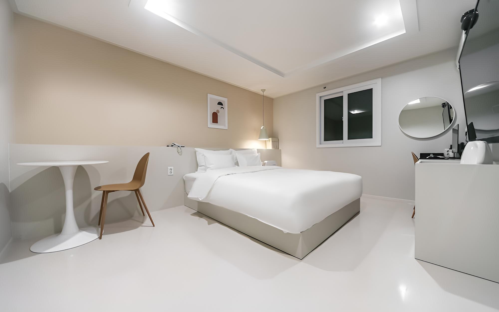 Room (Special room (Netflix available latex)