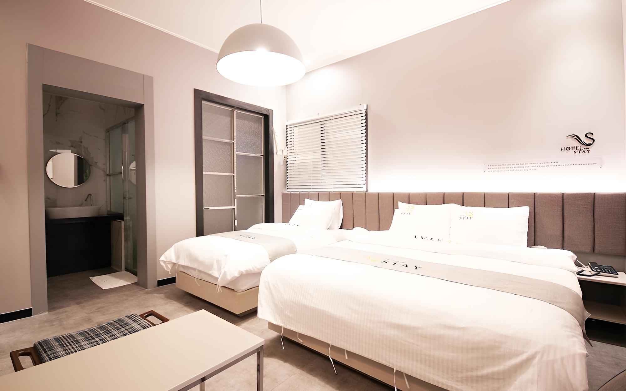 Room (Business) - Photo 1