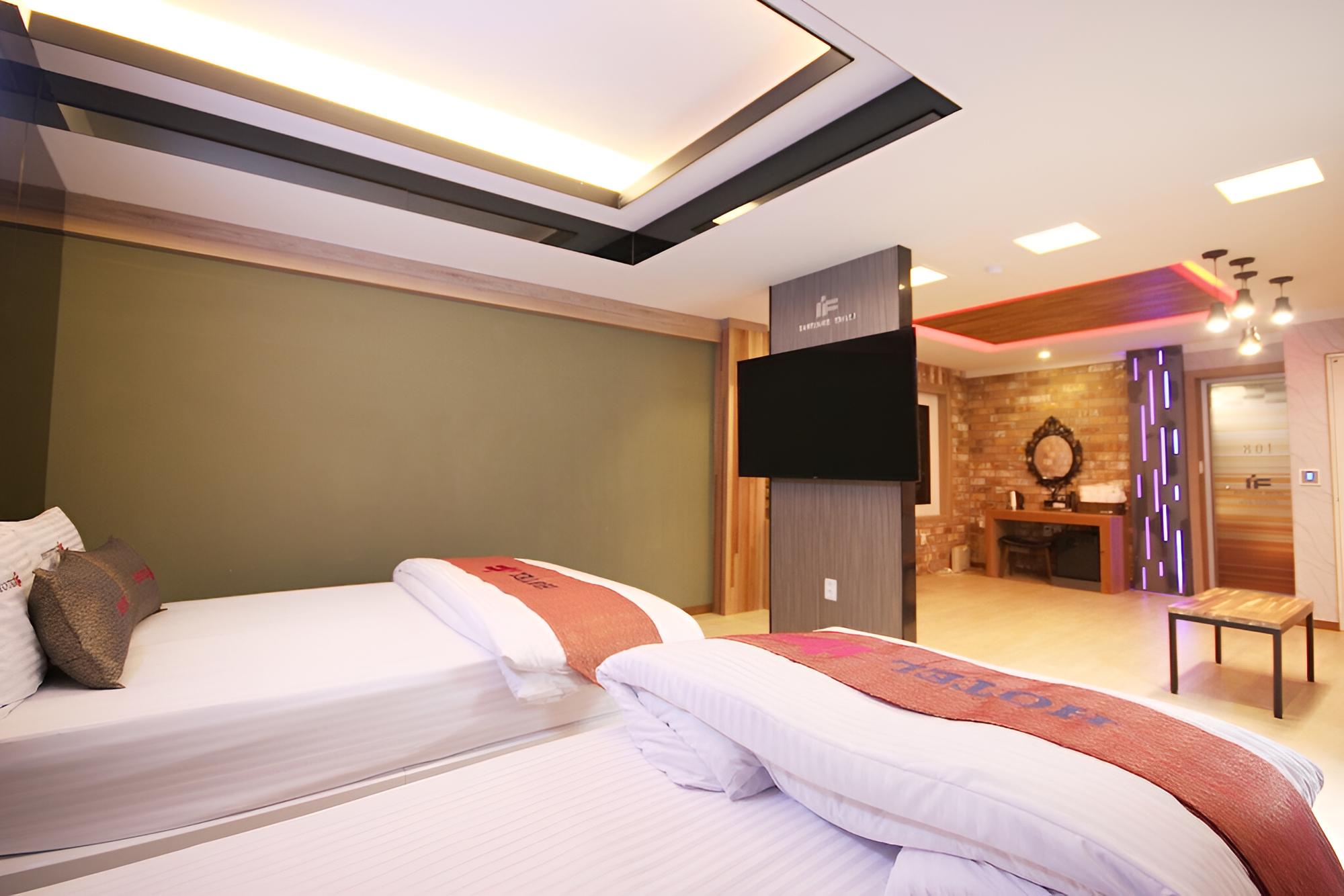 Room (Suite (Netflix viewing available Spa))