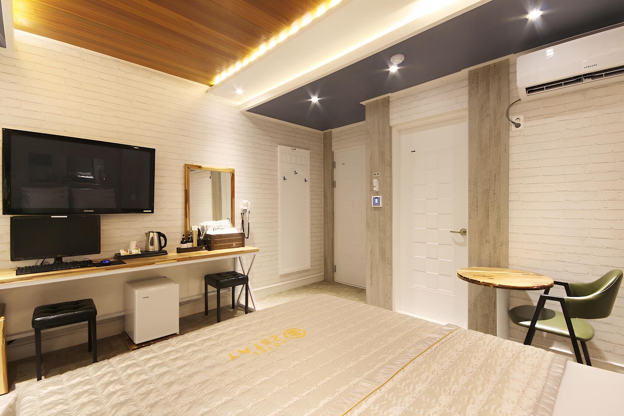 Room (Standard - Inquiry at the front of th) - Photo 5