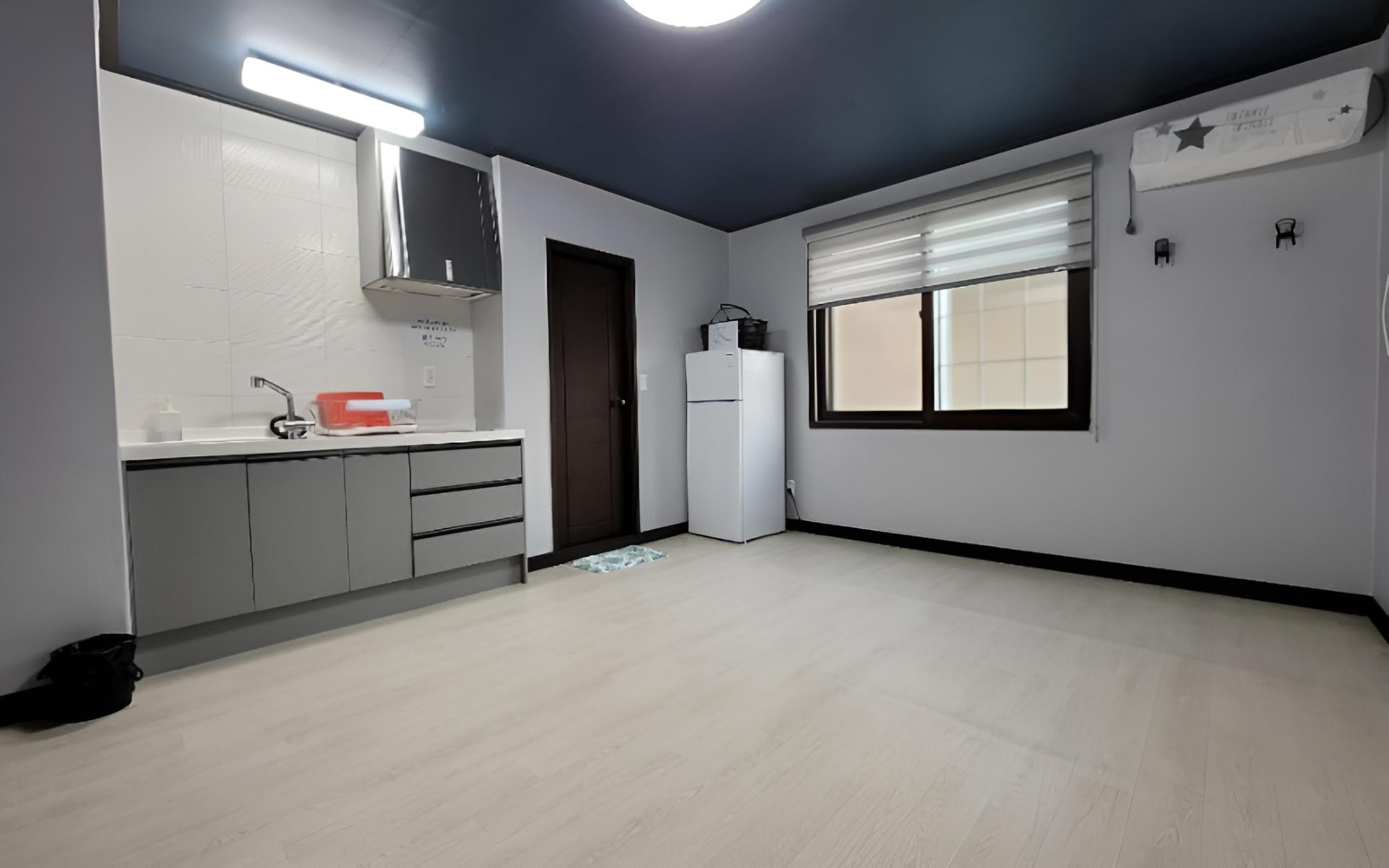 Room (Building A Room 103 (Ondol Room) Pet )