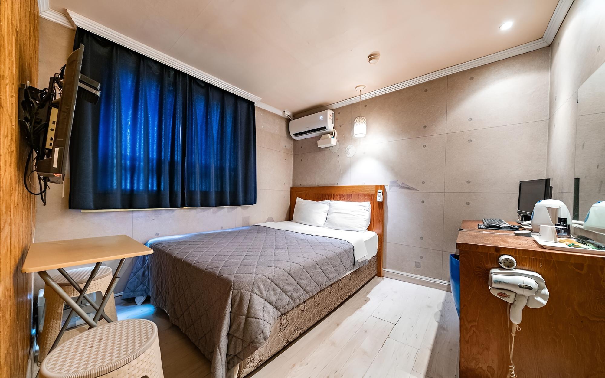 Room (General room late check-out 2pm (furn)
