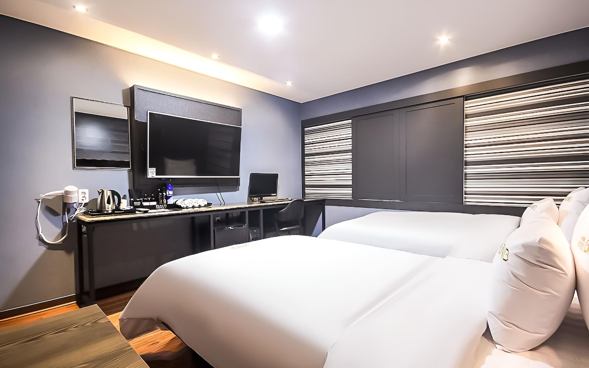 Room (Standard-Twin) - Photo 4