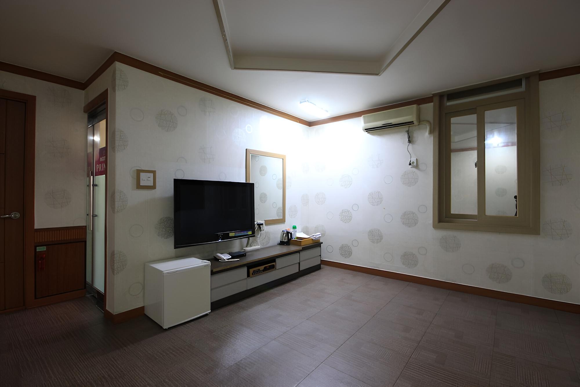 Room (Korean)