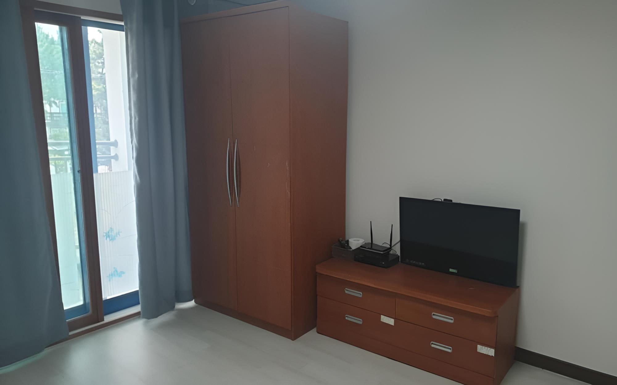 Room (Family Room-Room 205)