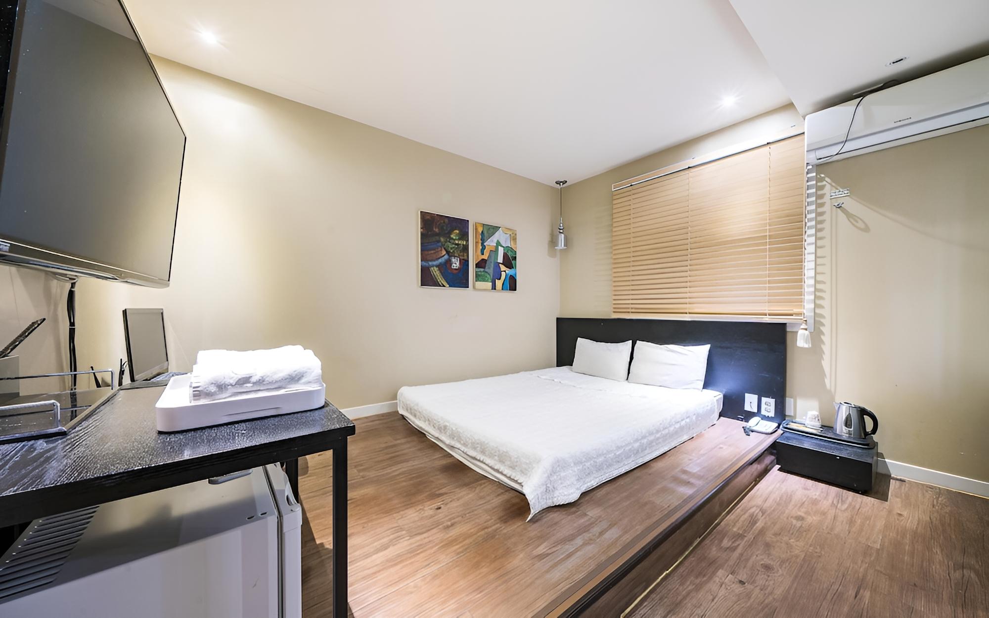 Room (Standard (breakfast provided (toast/c) - Photo 1