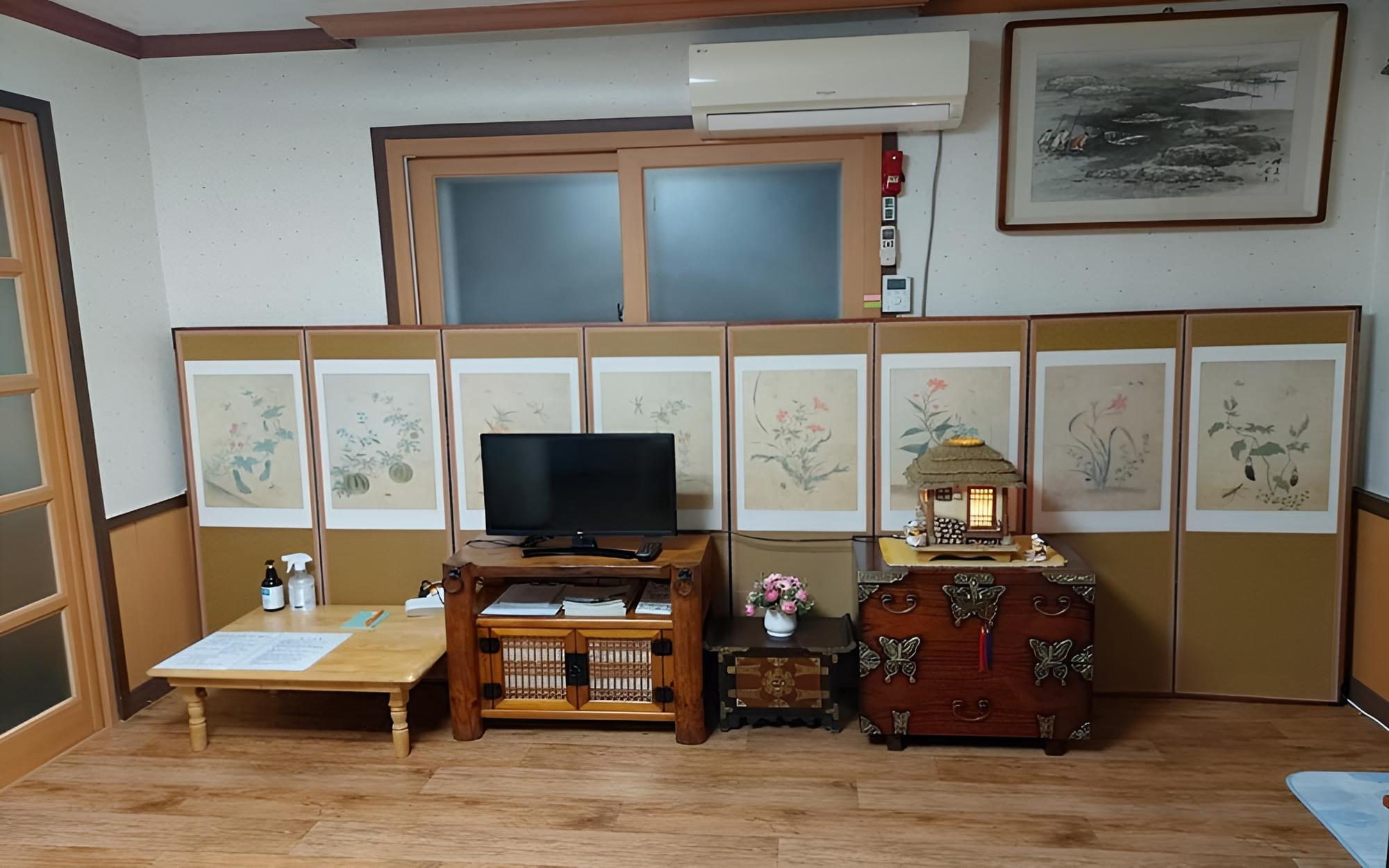 Room (Room 2)
