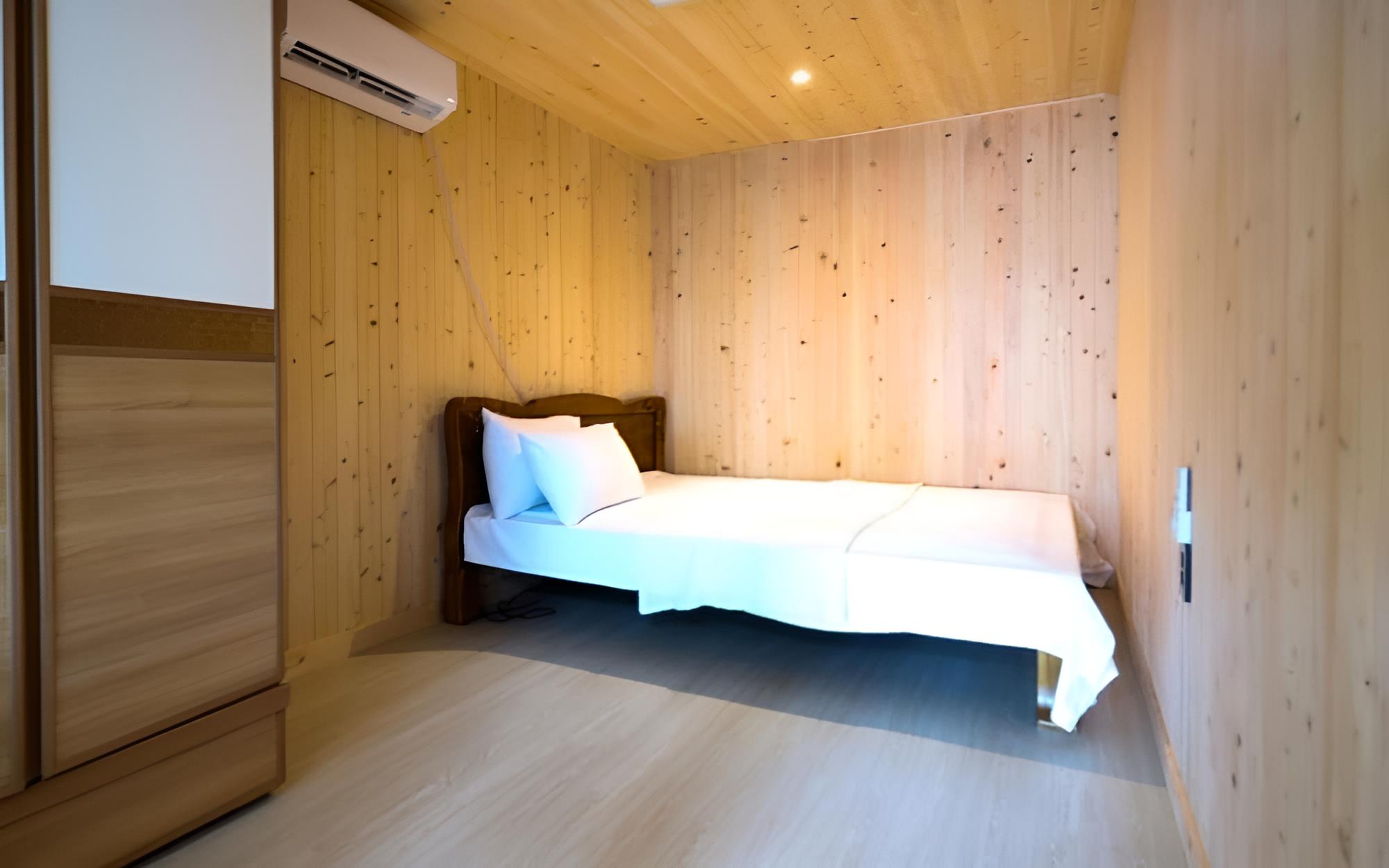 Room (Fragrance 101)