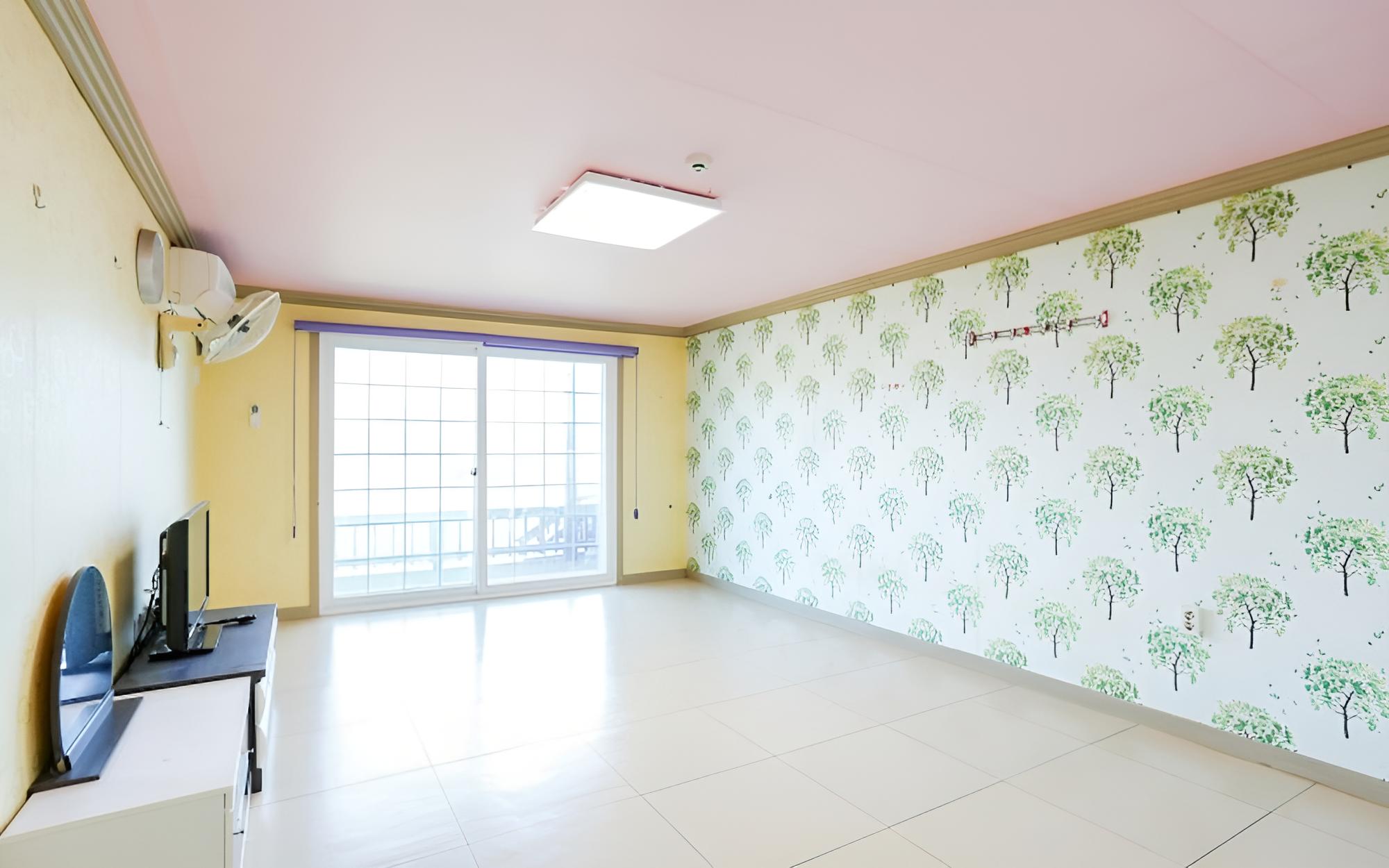 Room (Green) photo 1