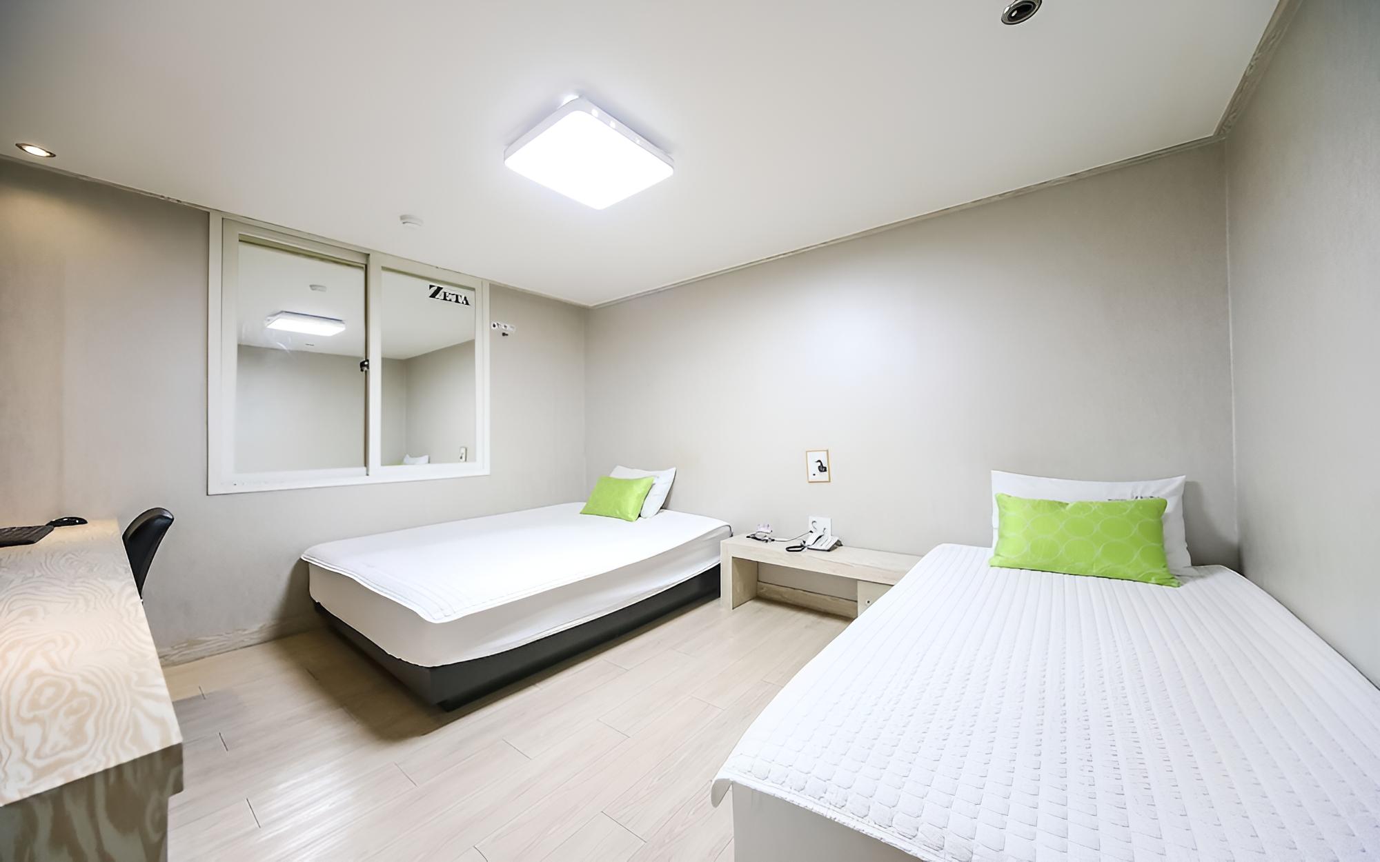 Room (Twin (2 person)) - Photo 10