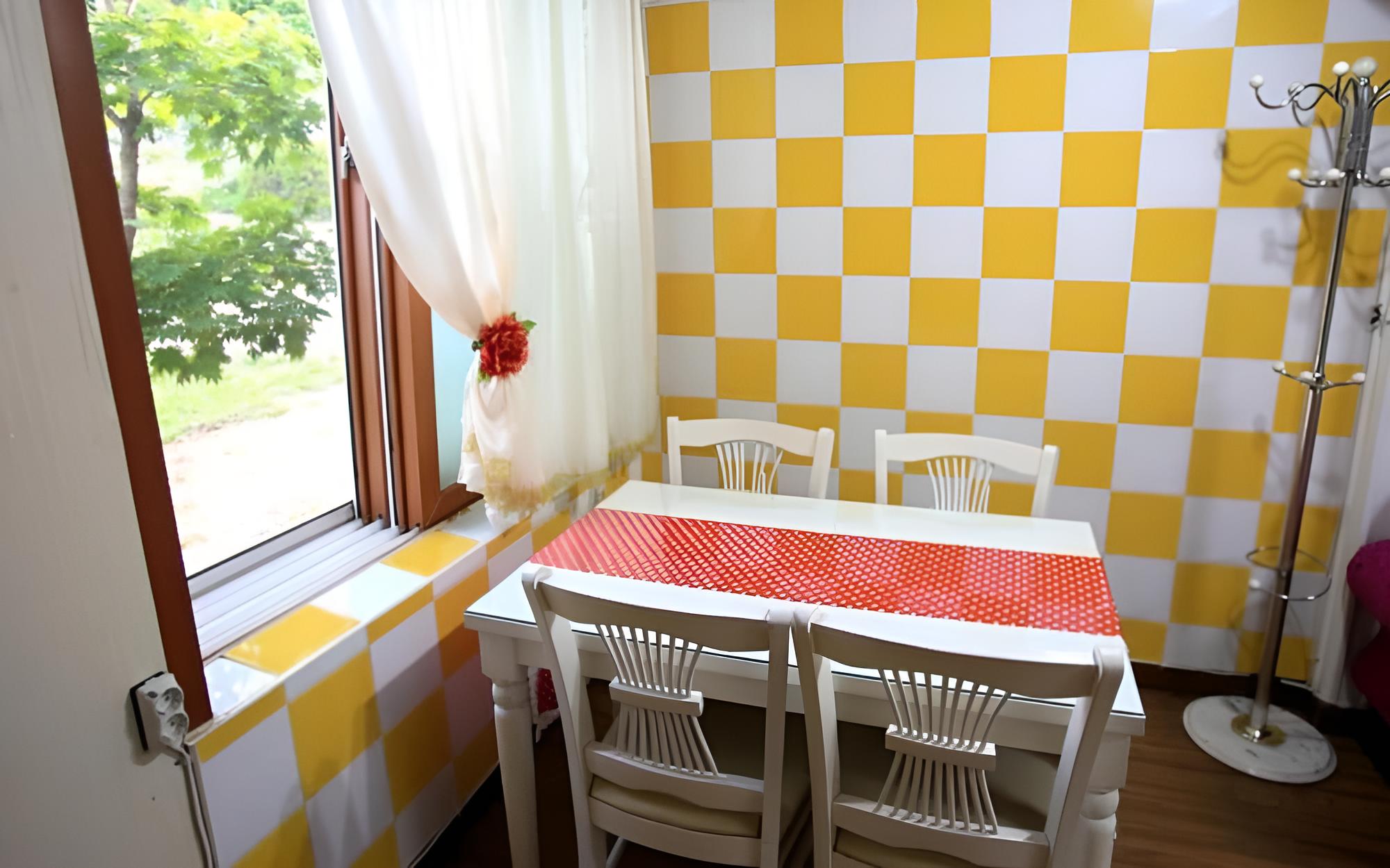 Room (Romance (Duplex))