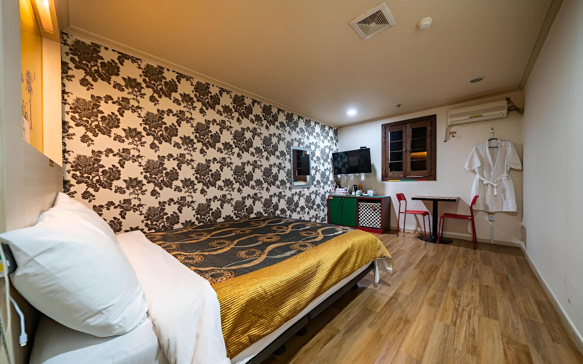 Room (Standard room (beach room/rooftop bar)