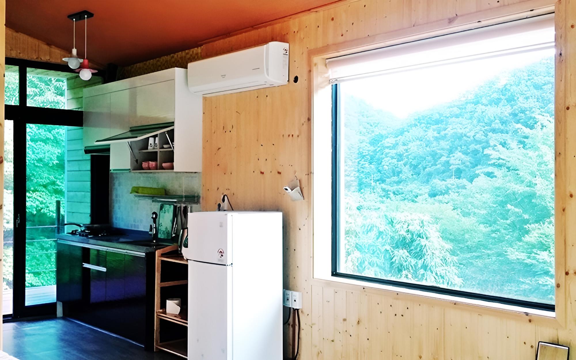 Room (Room with Bed (No 4))