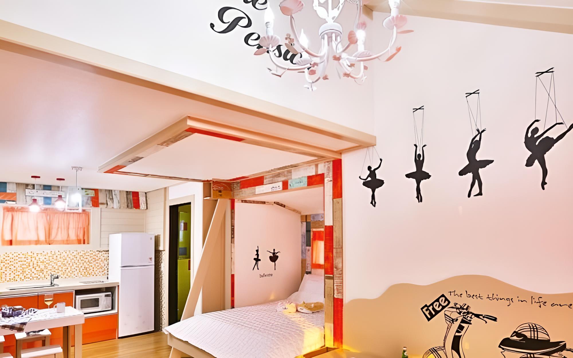 Room (Angel-in-Us)