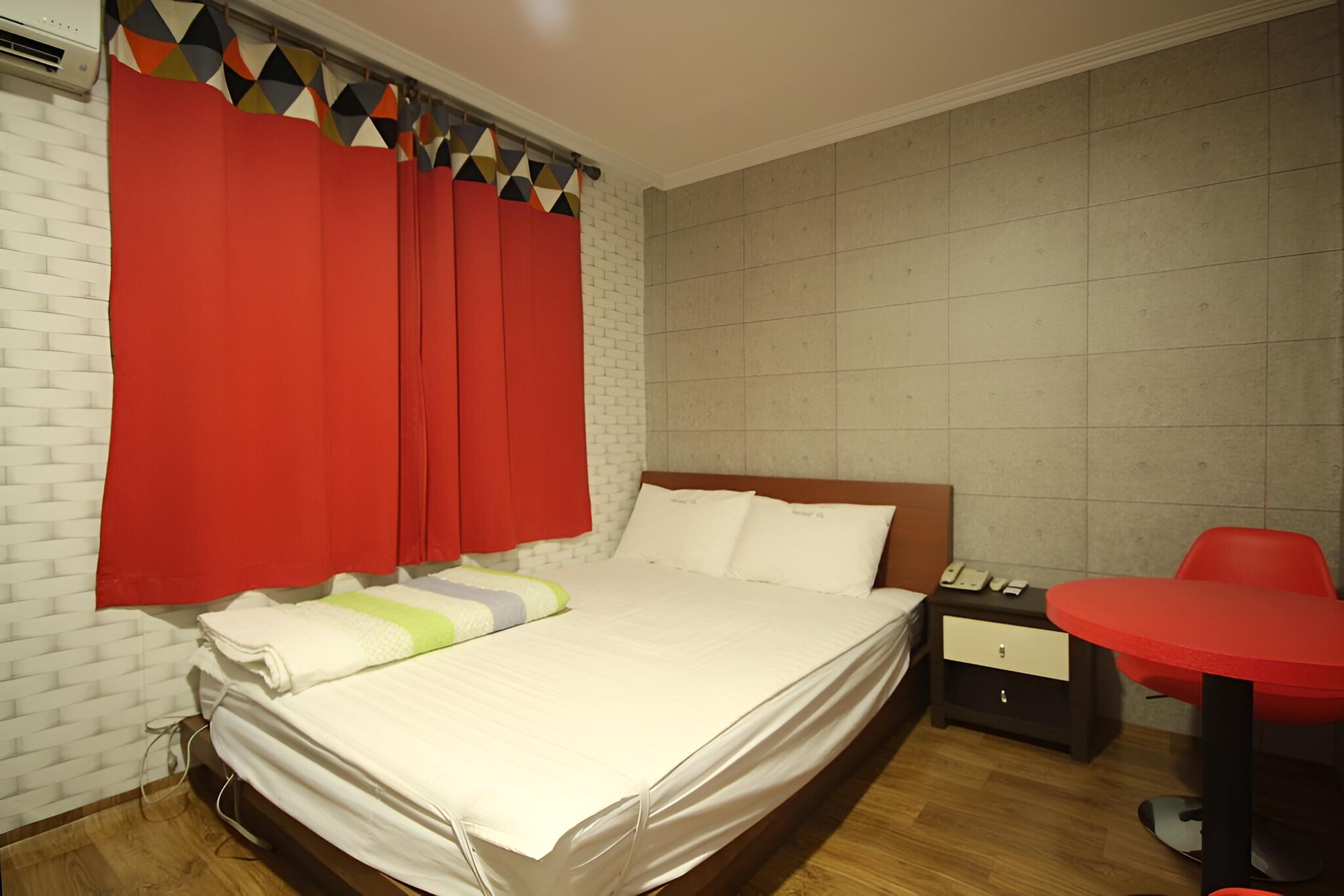 Room (Standard Room)