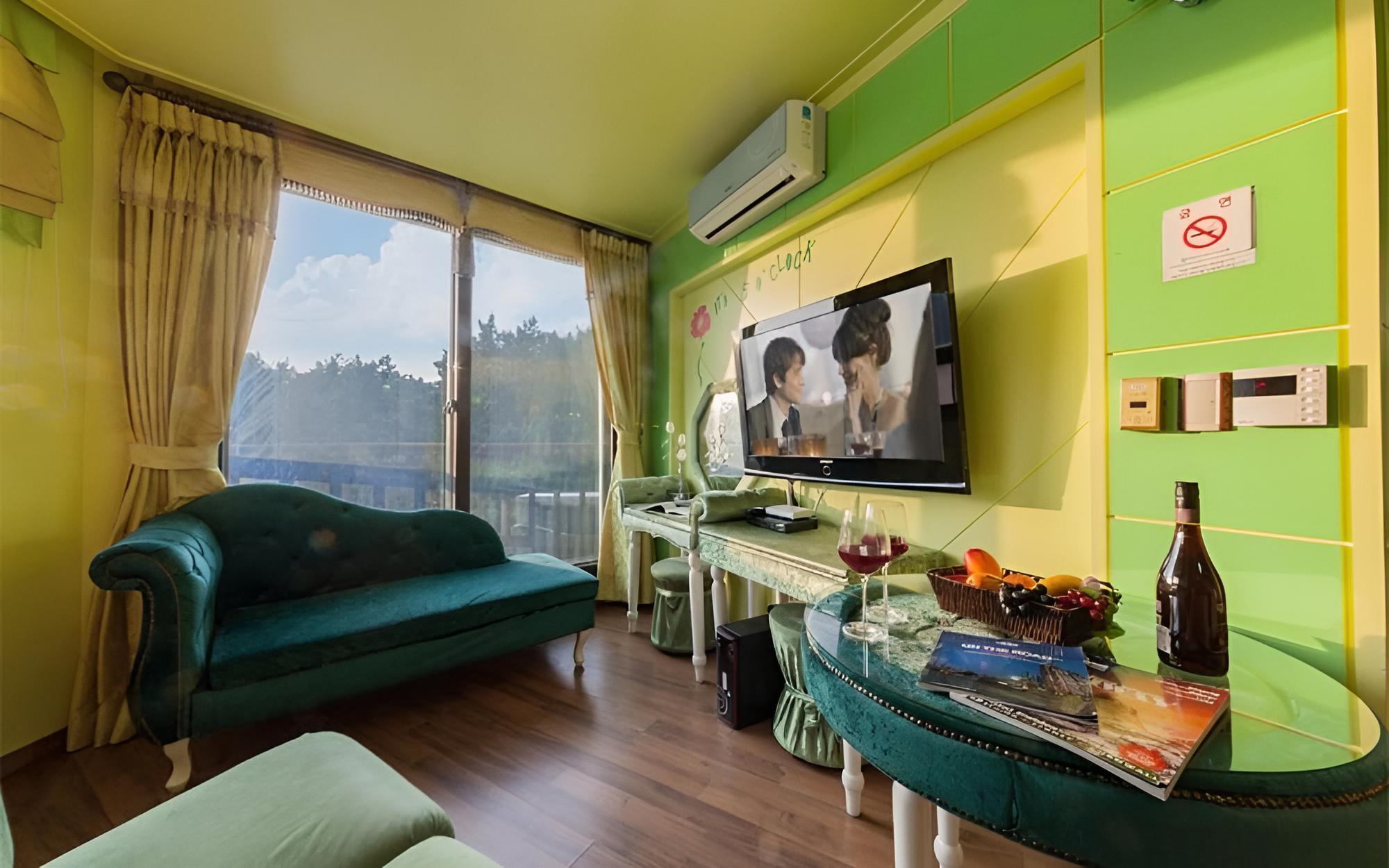 Room (Jutemme (multiple / third floor))