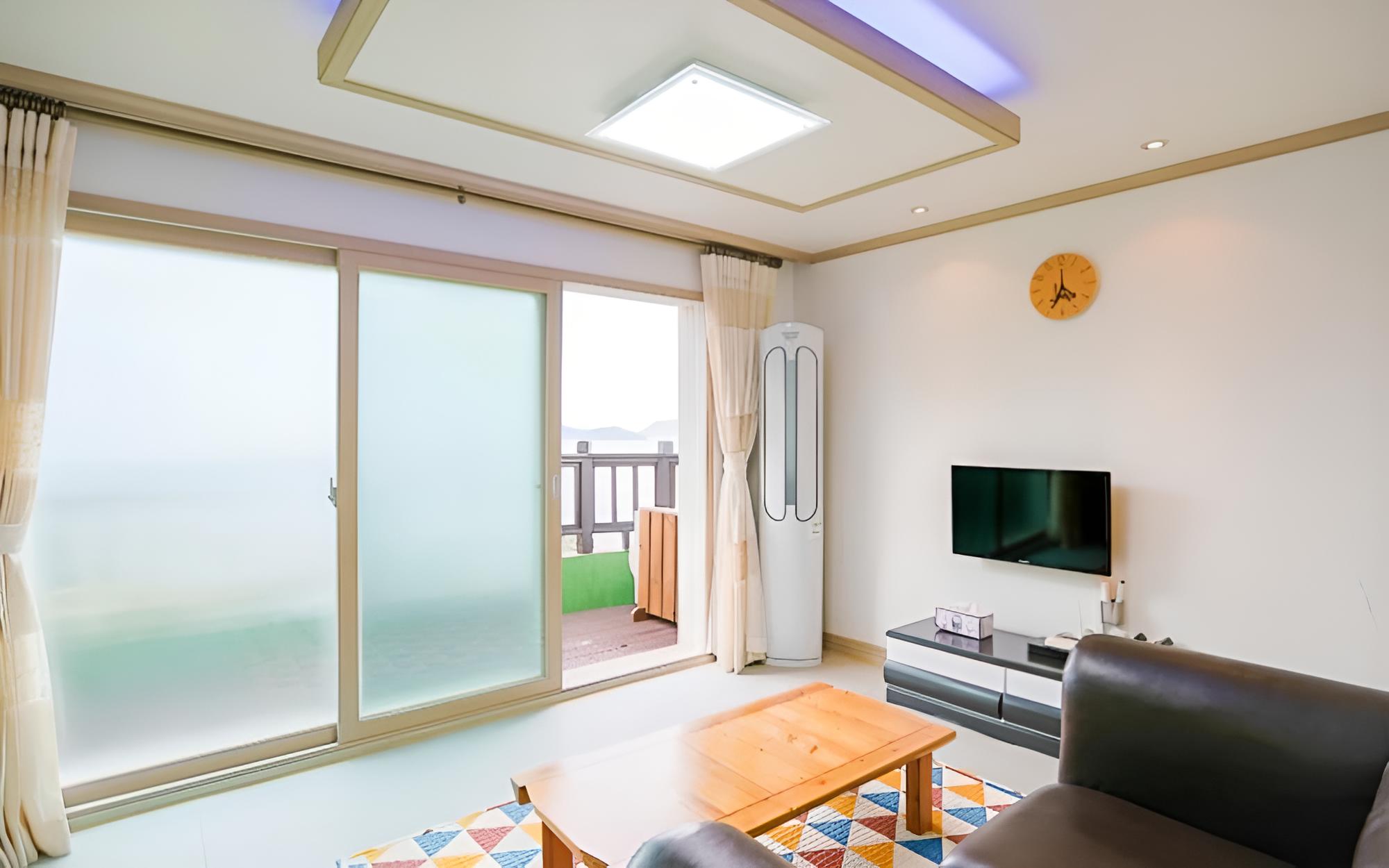Room (302 Lazy Afternoon (Duplex not availa)