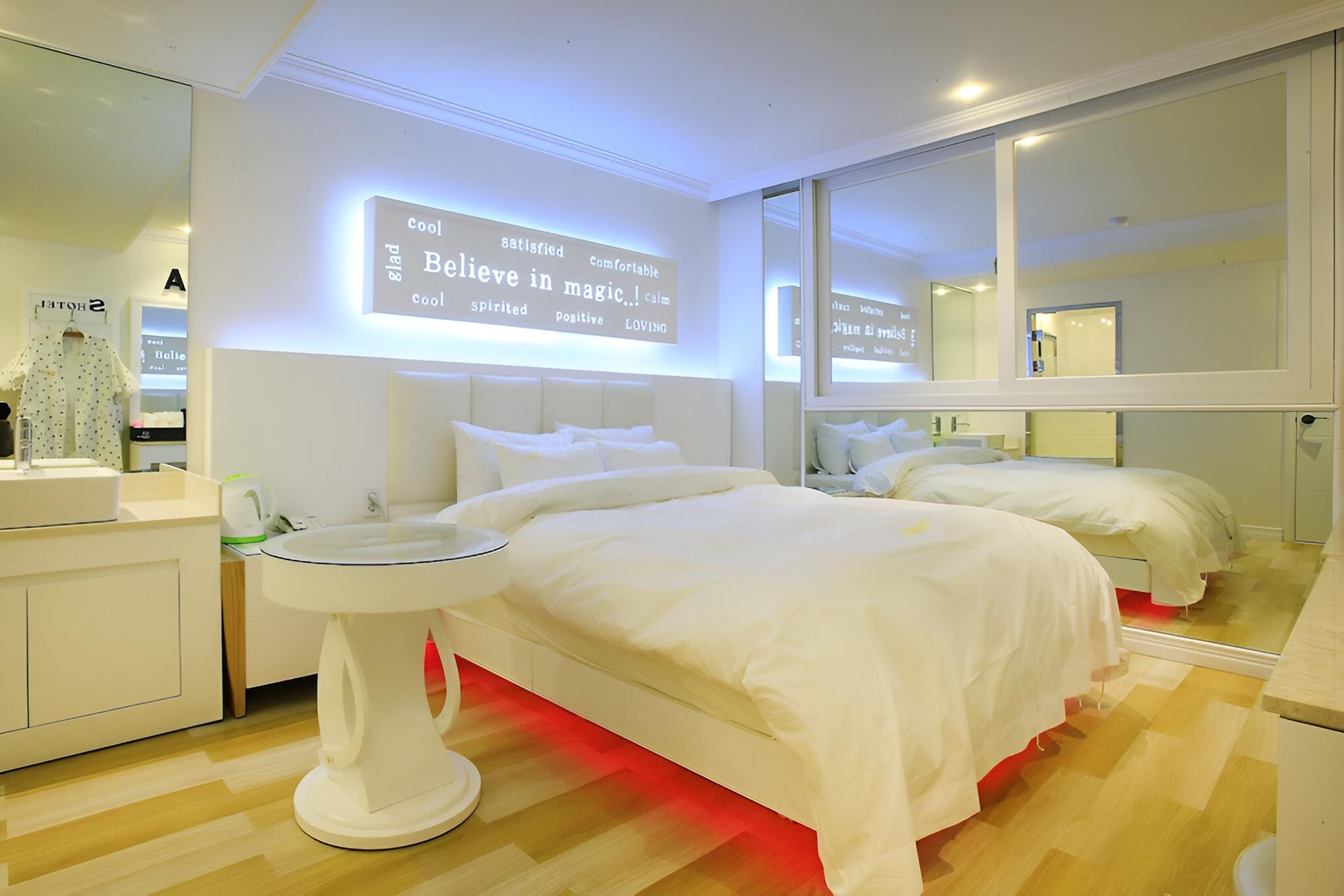 Room (Milk tea)