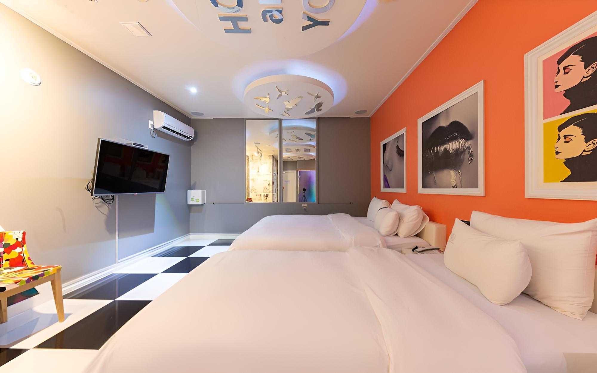 Room (Deluxe twin / single bed + double bed) - Photo 5