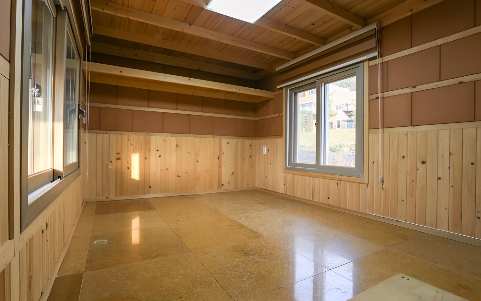 Room (Red-clay room)