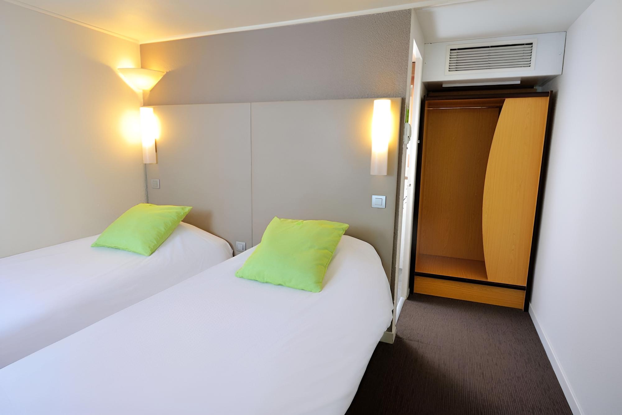 Next Generation, Room, 2 Twin Beds photo 2