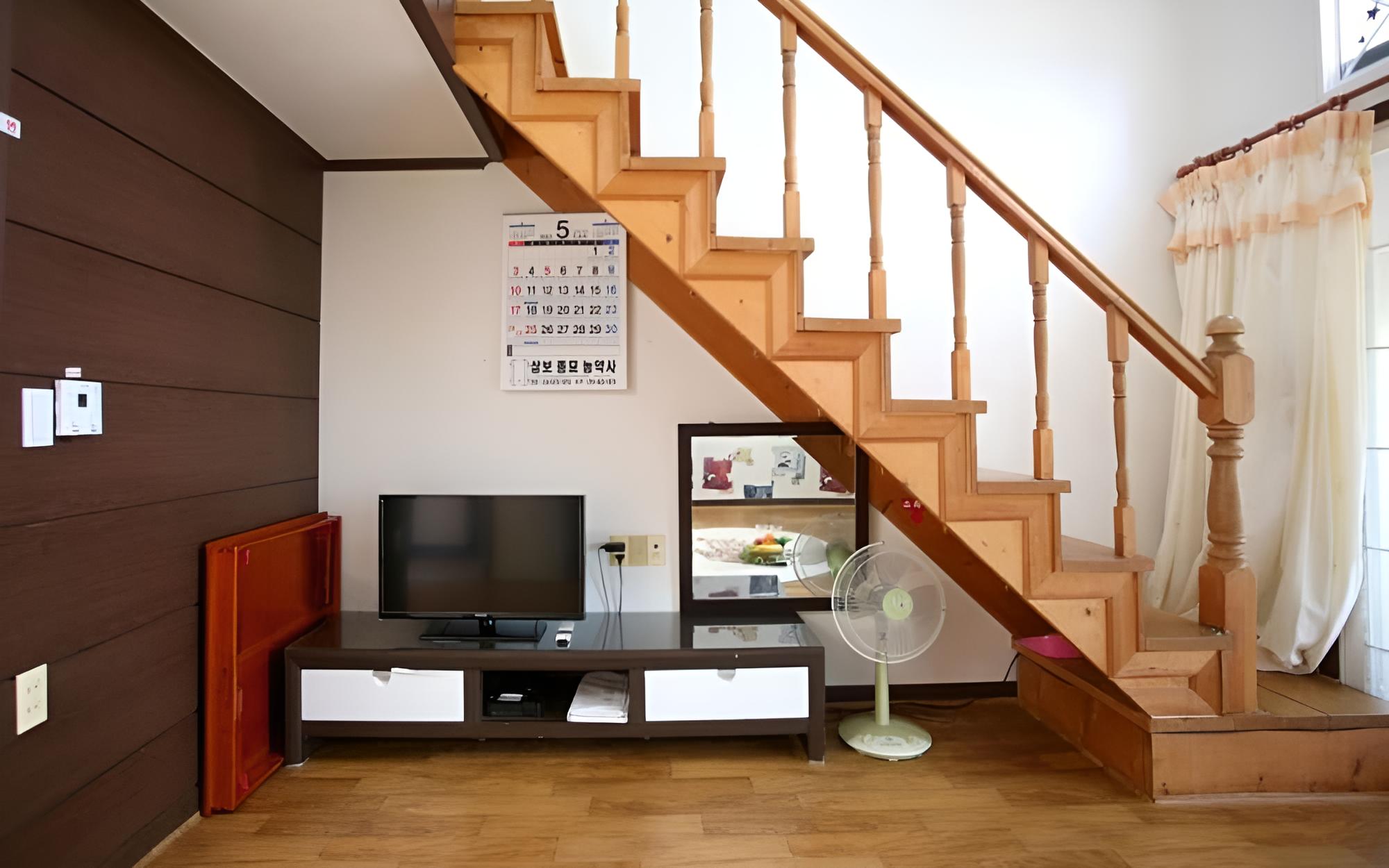 Room (Rose Moss (for 2 guests must check in)