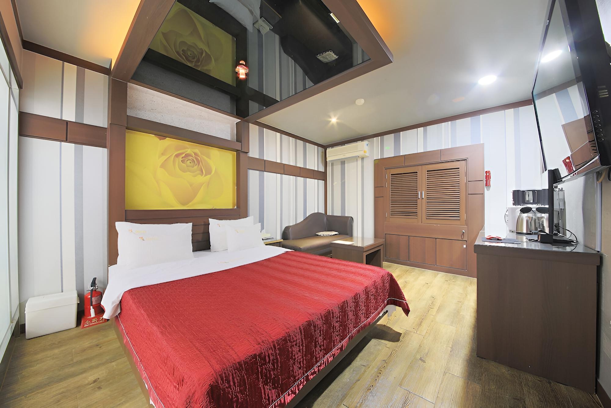 Room (Deluxe room)