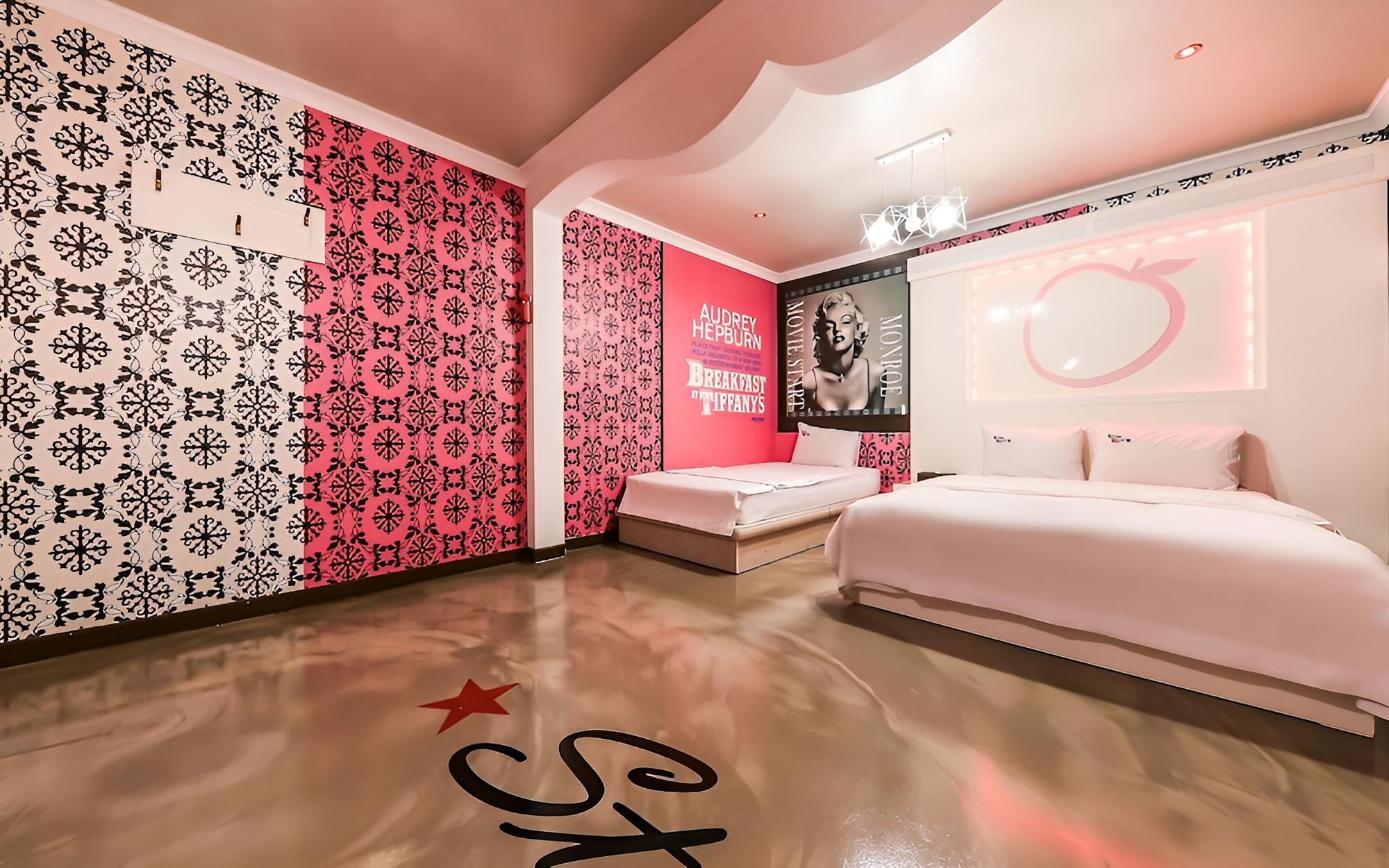 Room (Twin)