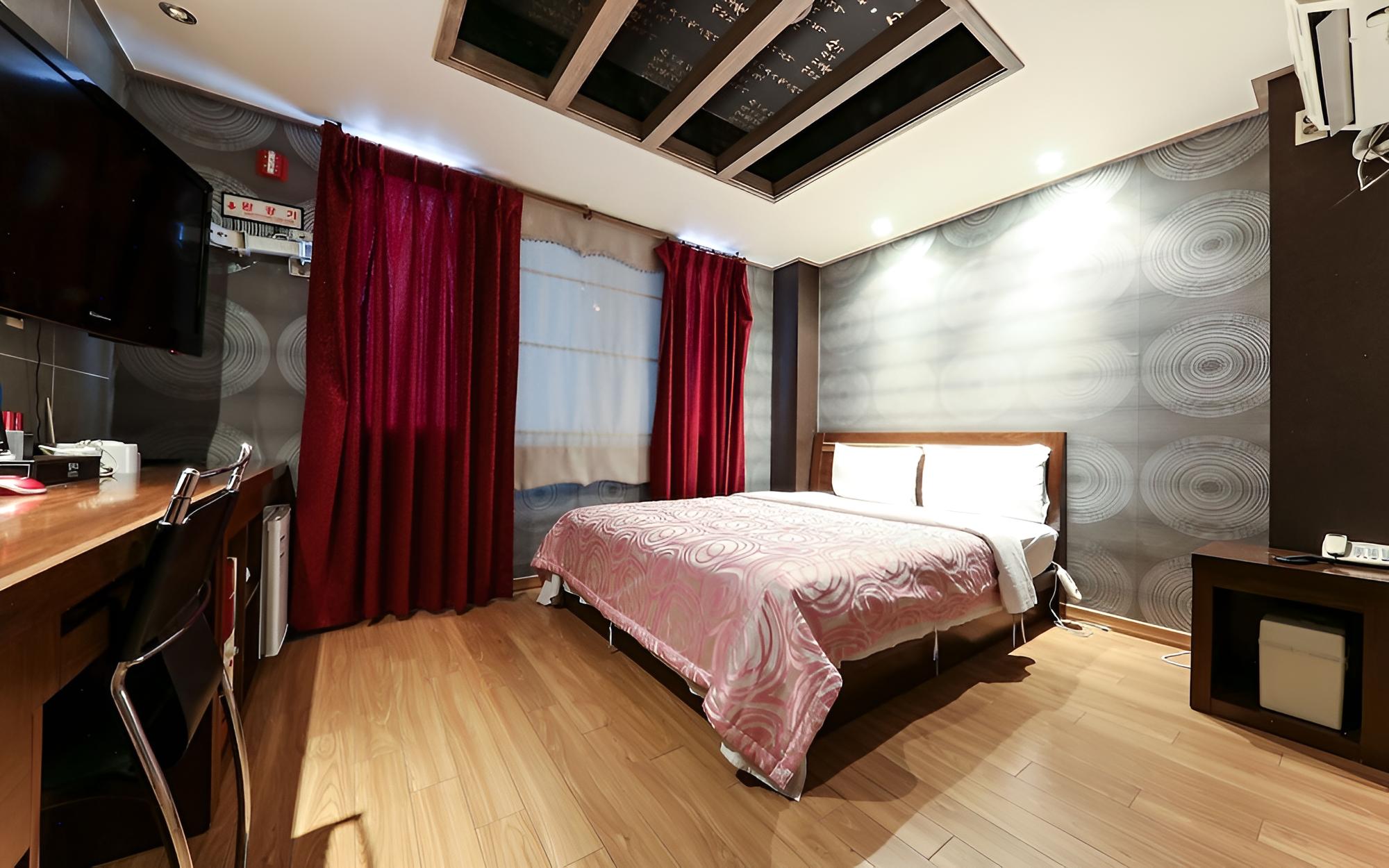Room (Standard Room)