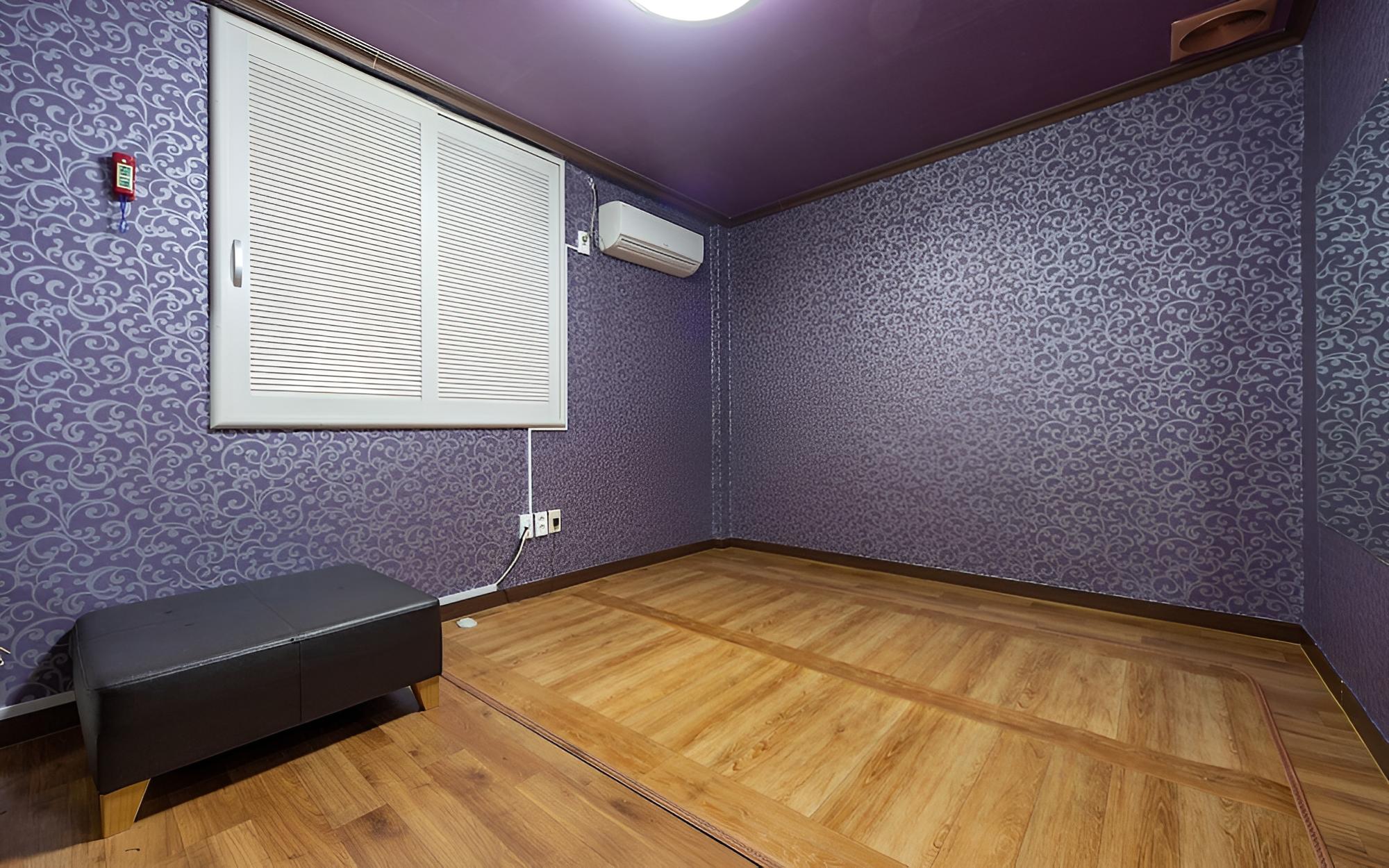 Room (Group Room (7 guests))
