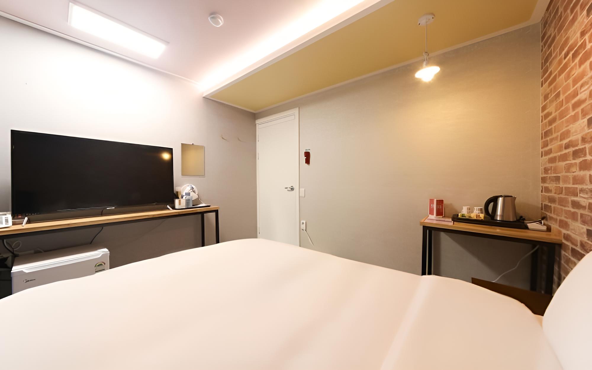 Room (Standard Room (1 Person Only)) - Photo 3