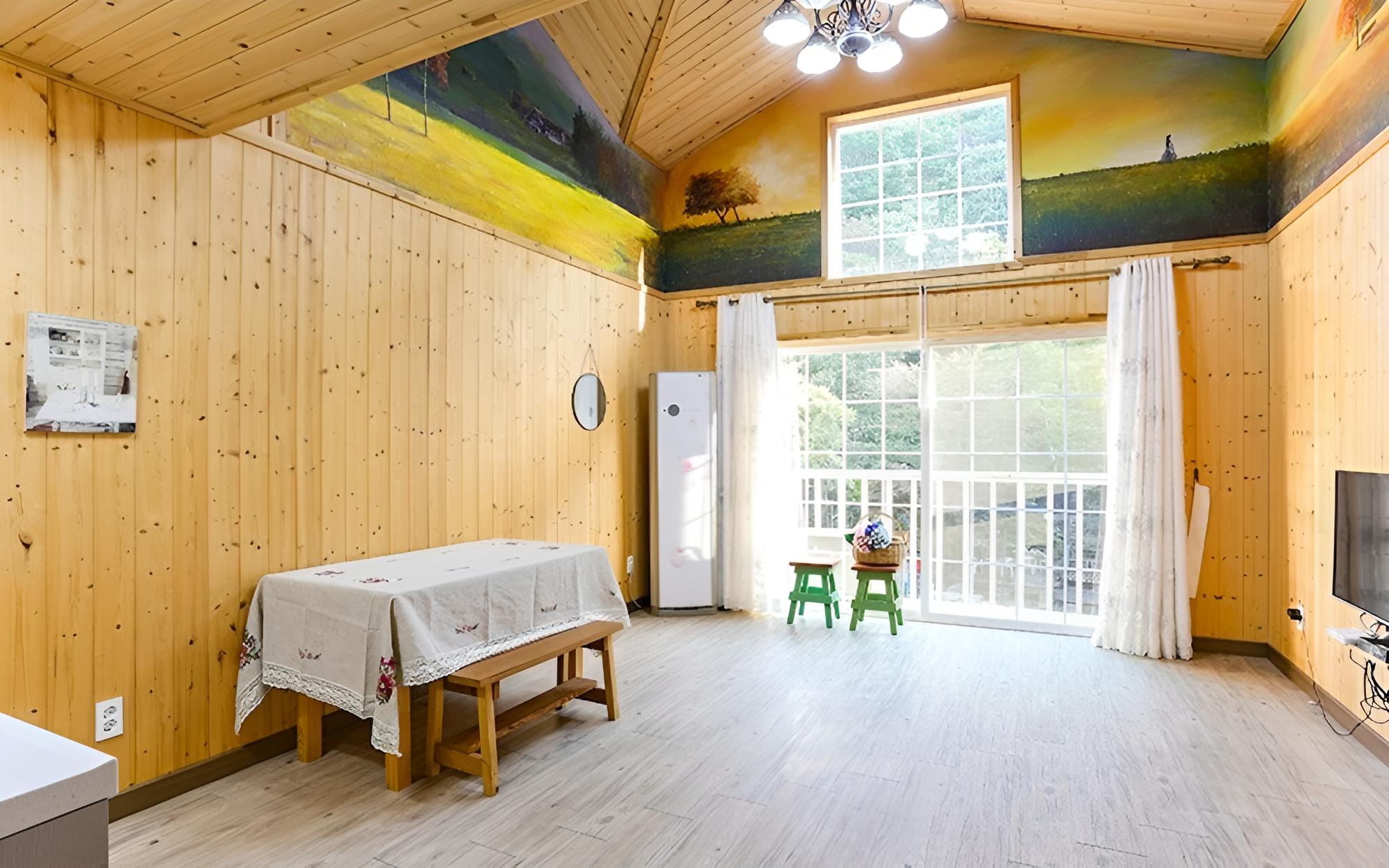 Room (Meadow House (Duplex)) photo 3